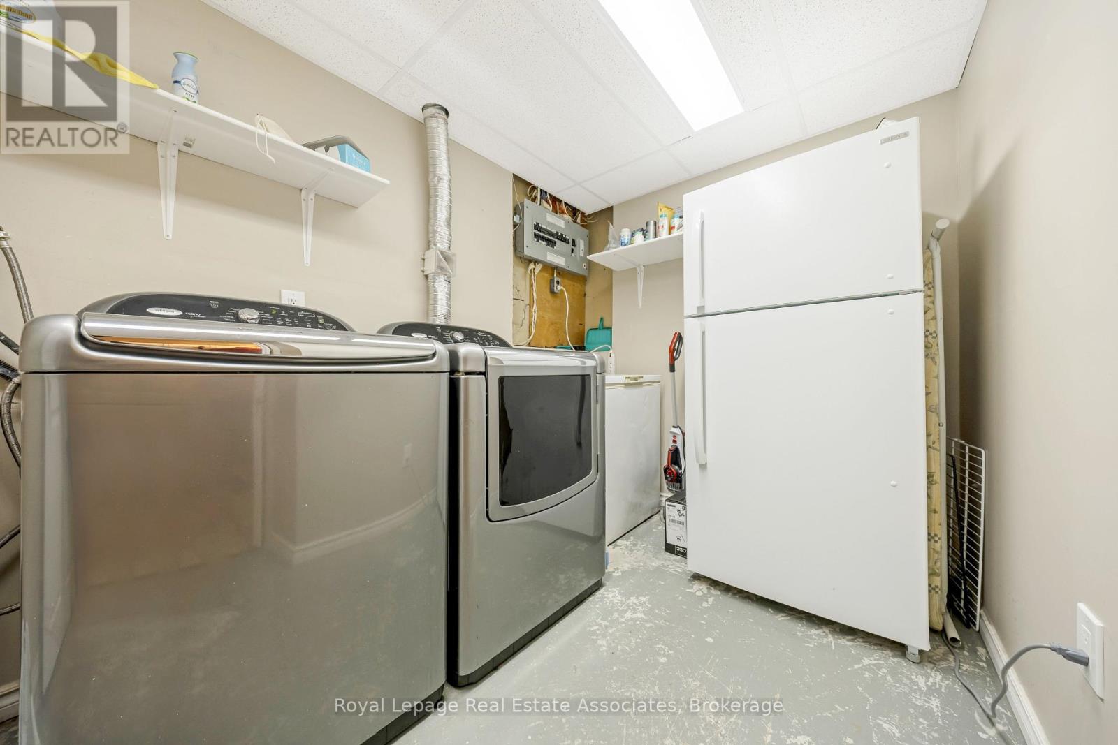Photo 33 of 3104 Autumn Hill Crescent, Burlington ON
