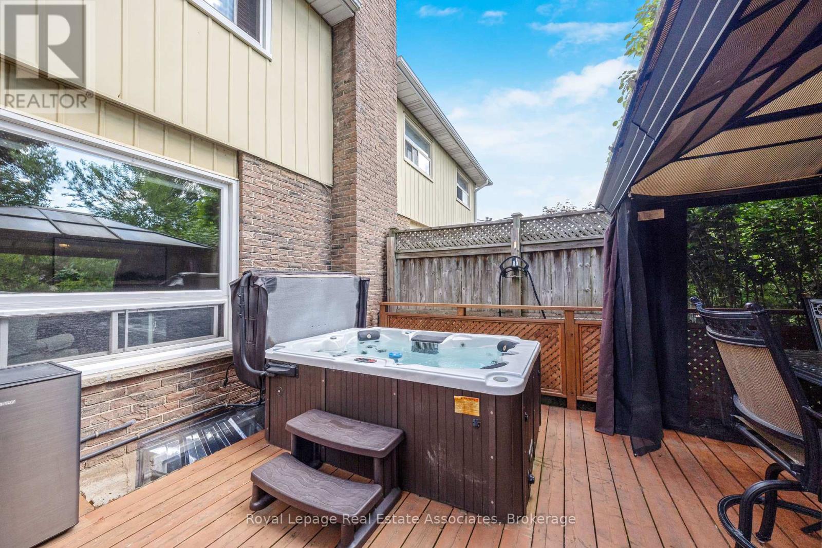 Photo 35 of 3104 Autumn Hill Crescent, Burlington ON