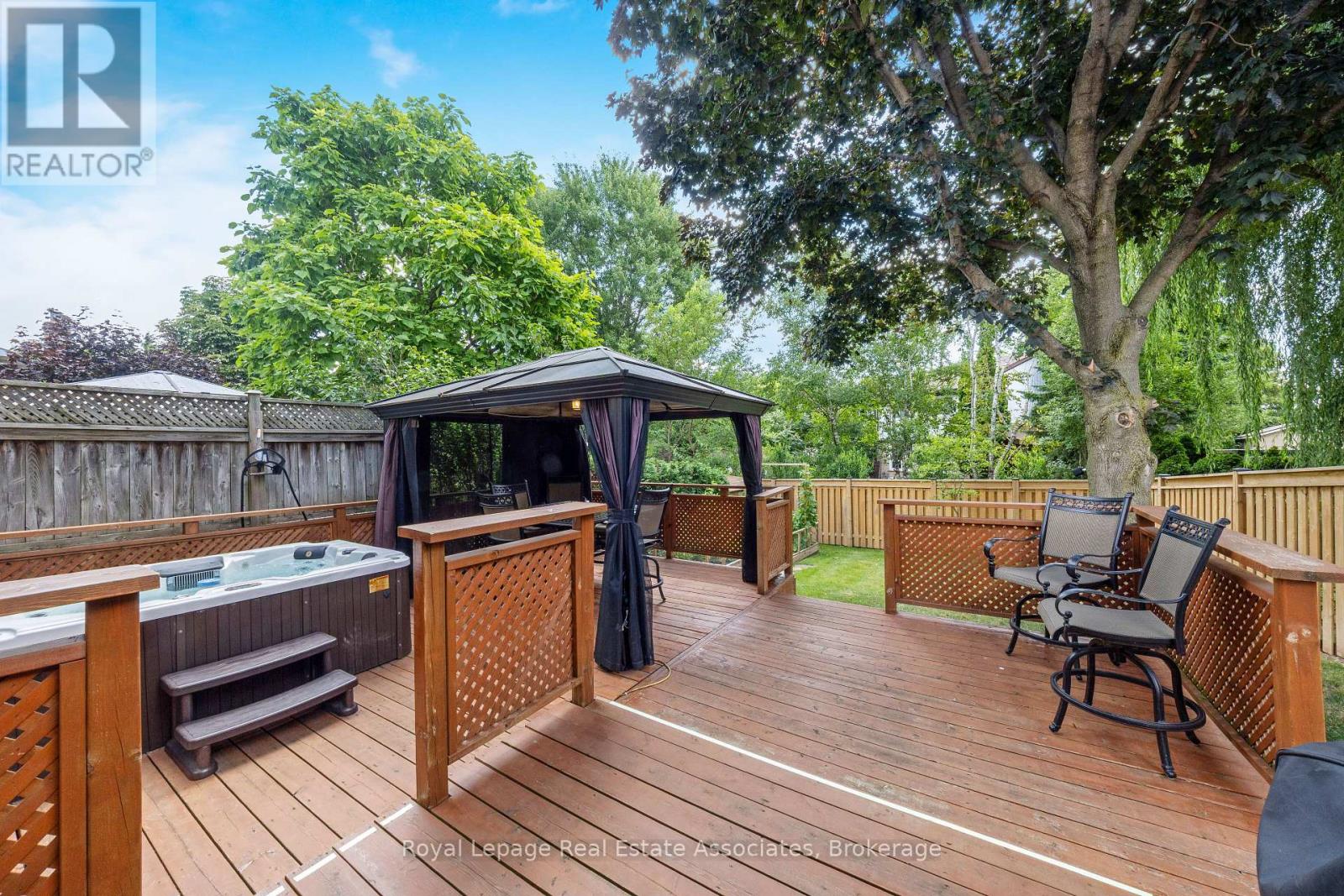 Photo 36 of 3104 Autumn Hill Crescent, Burlington ON