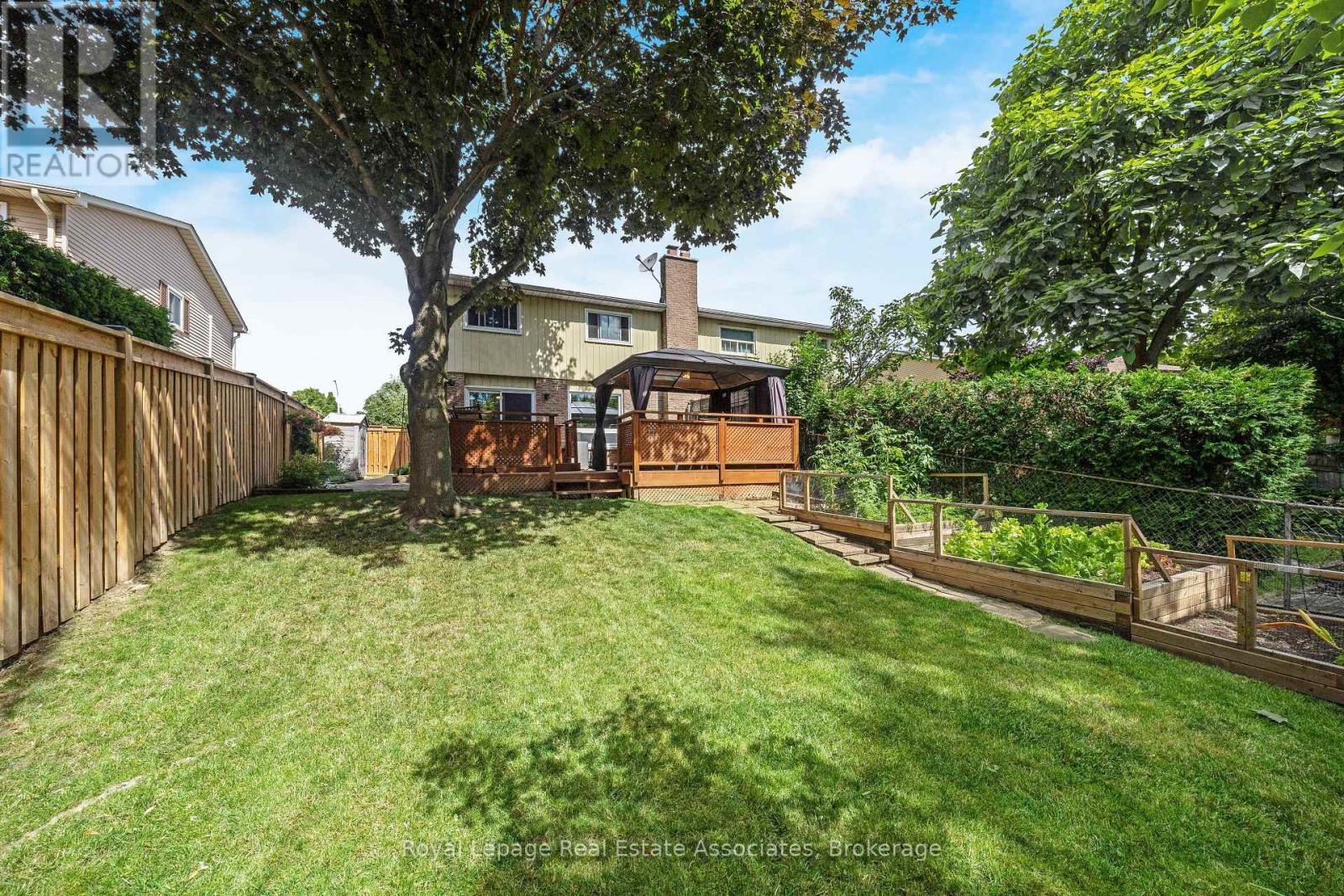 Photo 40 of 3104 Autumn Hill Crescent, Burlington ON