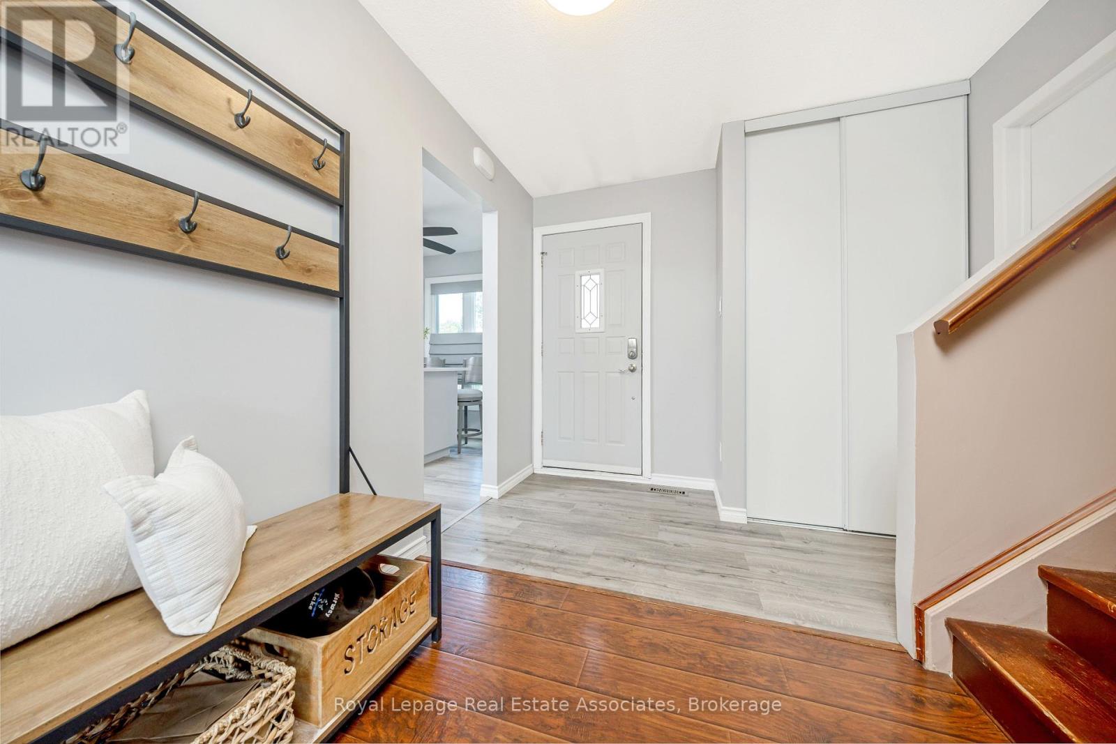 Photo 5 of 3104 Autumn Hill Crescent, Burlington ON