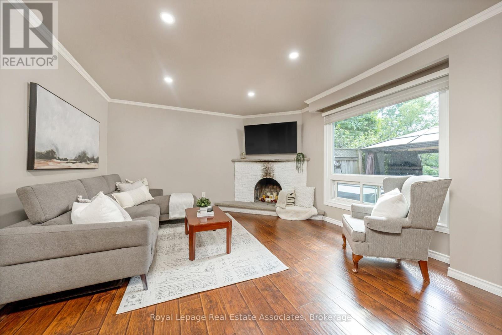 Photo 7 of 3104 Autumn Hill Crescent, Burlington ON