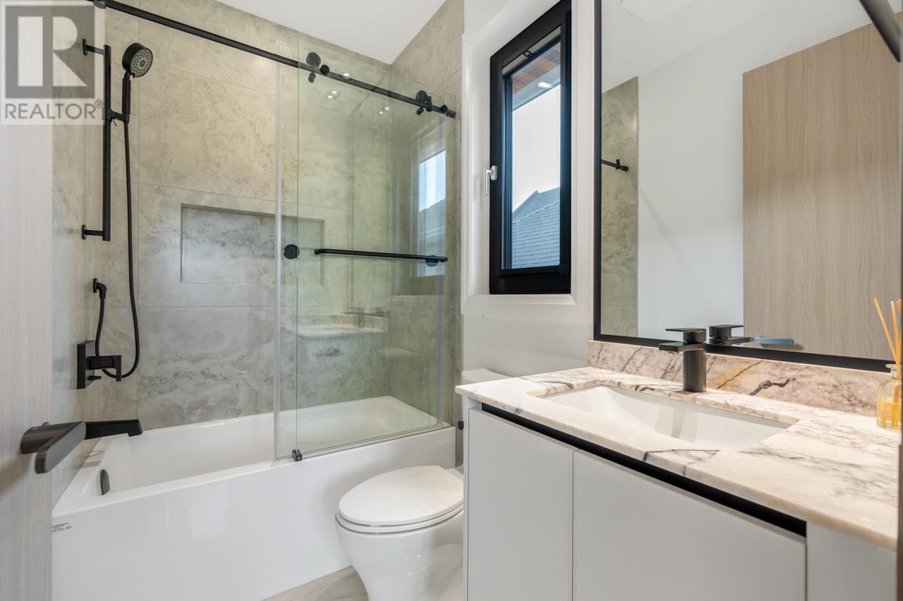 Photo 32 of 11331 No 2 Road, Richmond BC