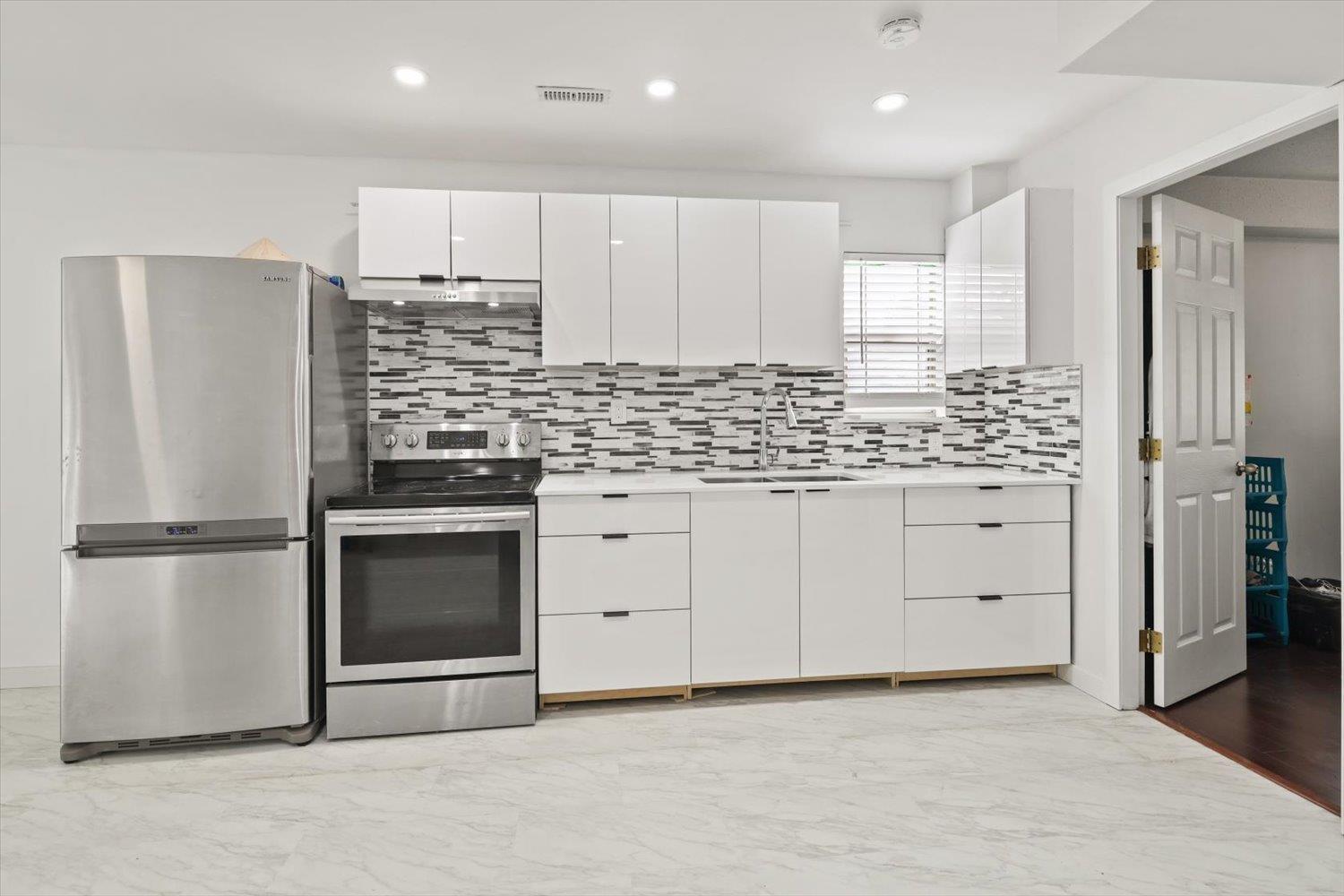 8036 CEDAR STREET, Mission