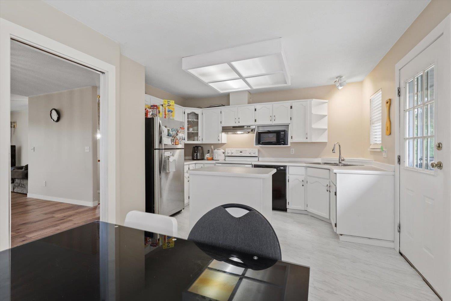 8036 CEDAR STREET, Mission