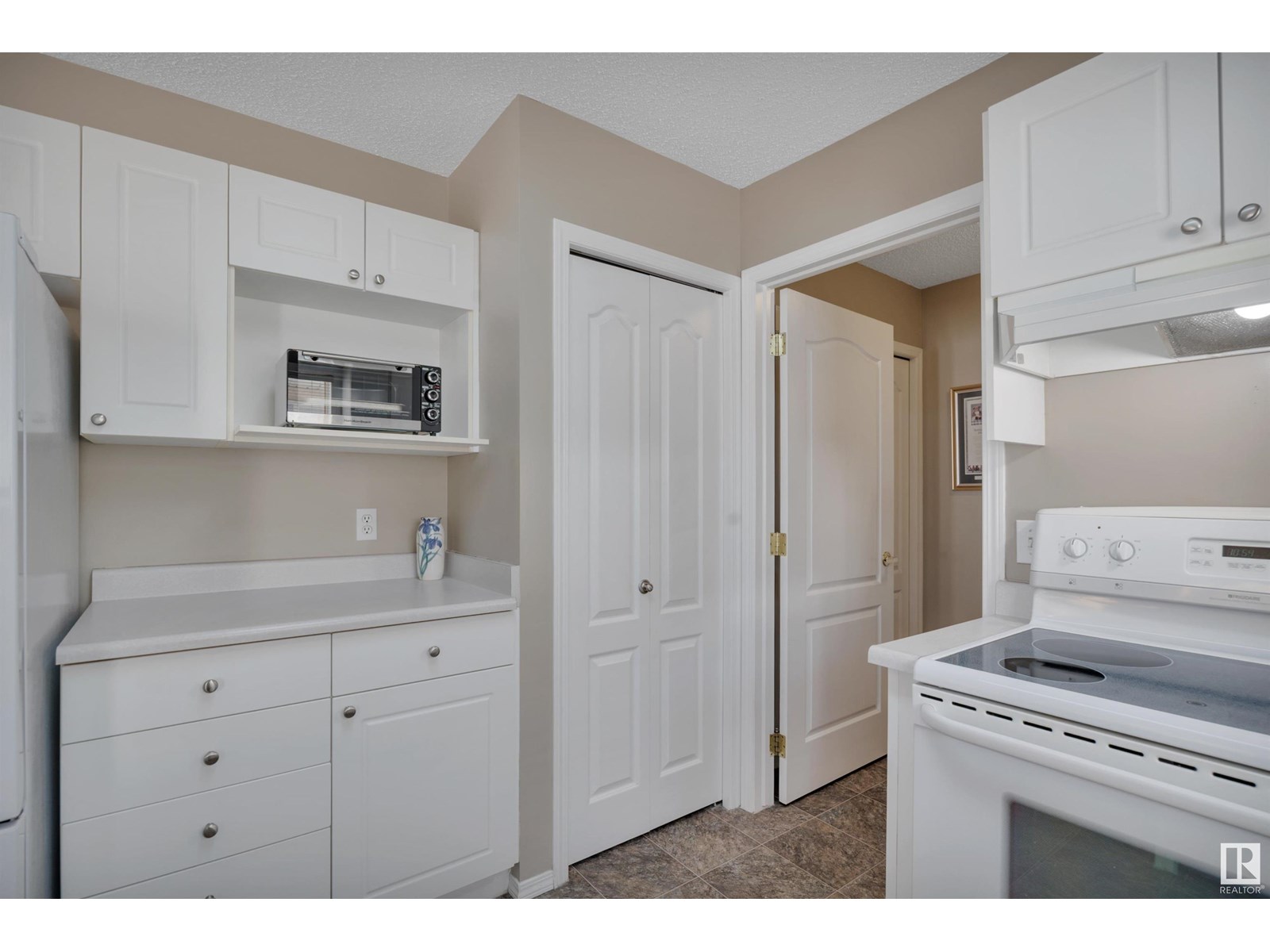 Photo 8 of 43 14428 Miller Bv Nw, Edmonton AB