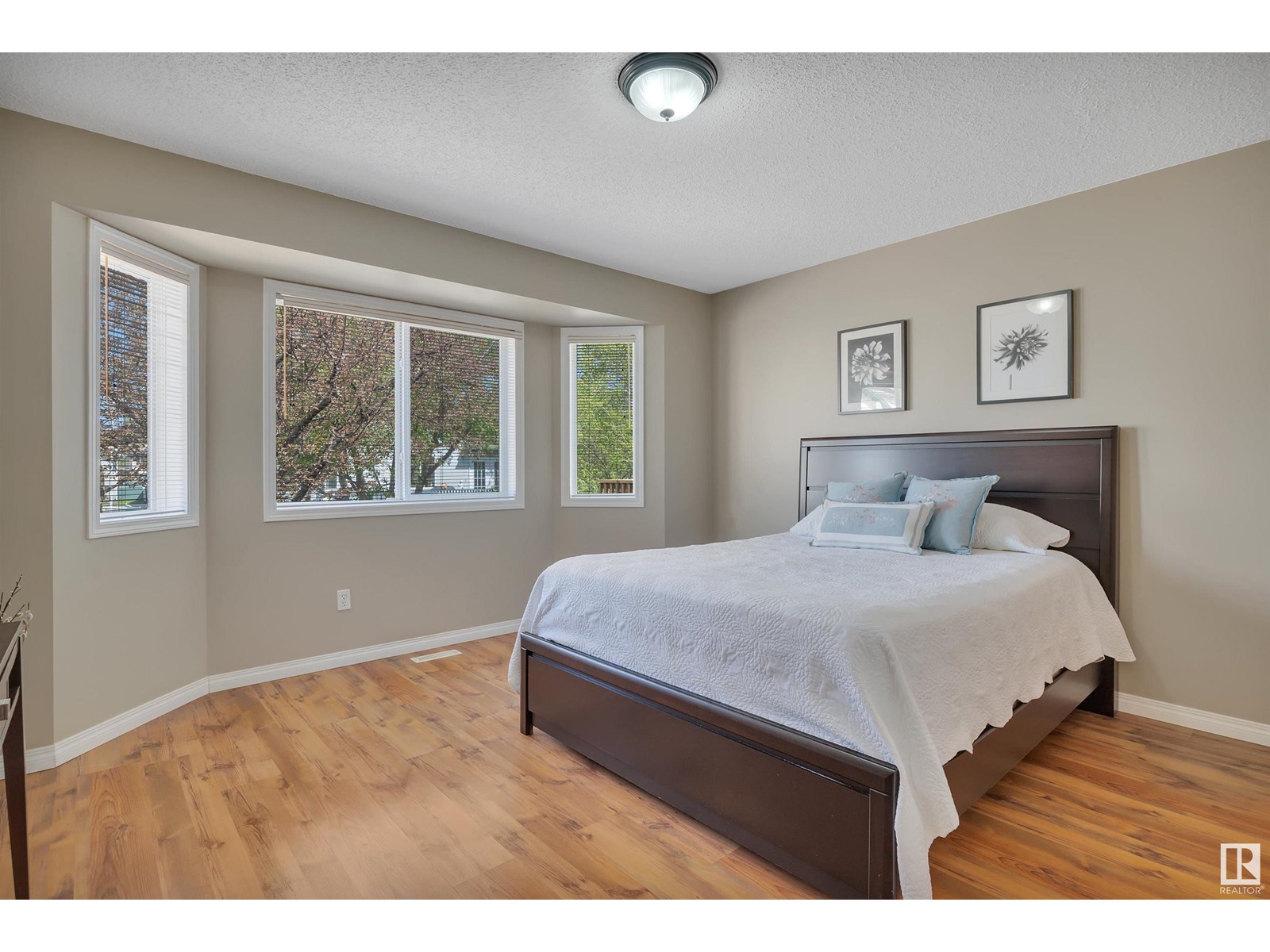 Photo 10 of 43 14428 Miller Bv Nw, Edmonton AB