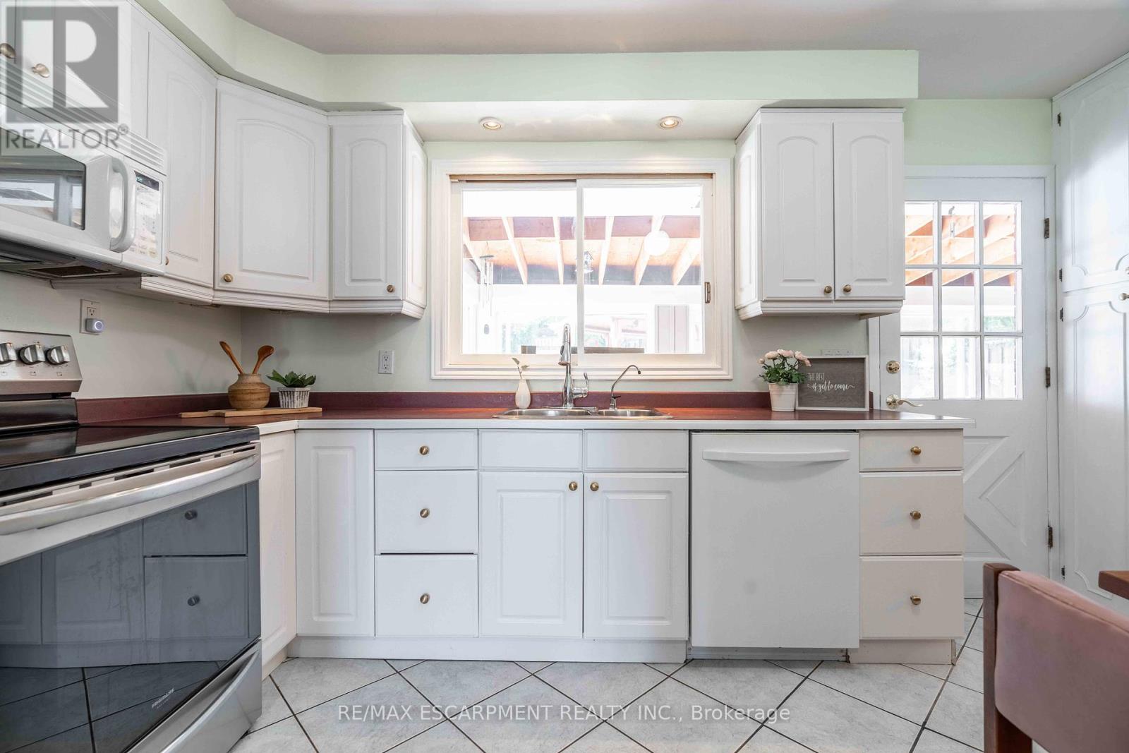 Photo 13 of 179 Buckingham Drive, Hamilton ON