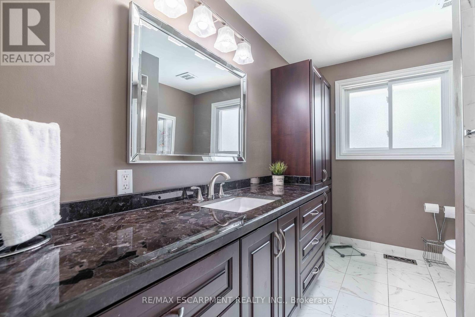 Photo 35 of 179 Buckingham Drive, Hamilton ON