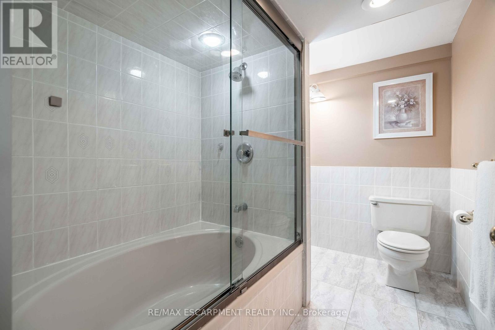 Photo 31 of 179 Buckingham Drive, Hamilton ON