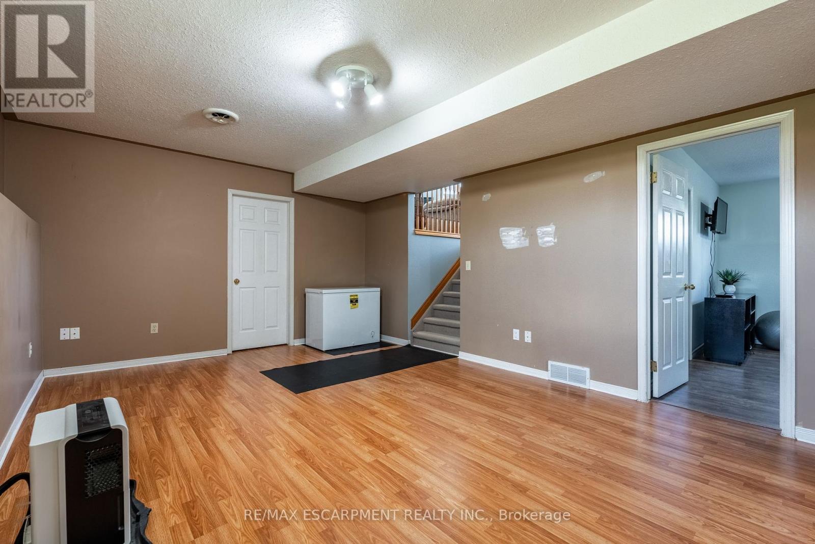 Photo 12 of 180 King Street E, Haldimand ON