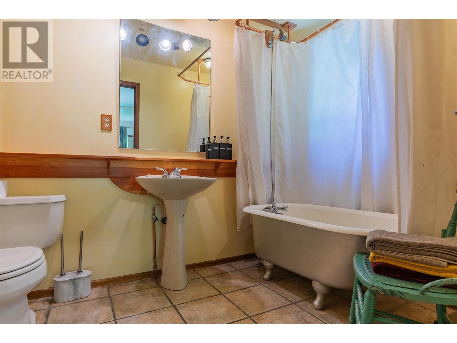 1116 C Avenue, Kaslo