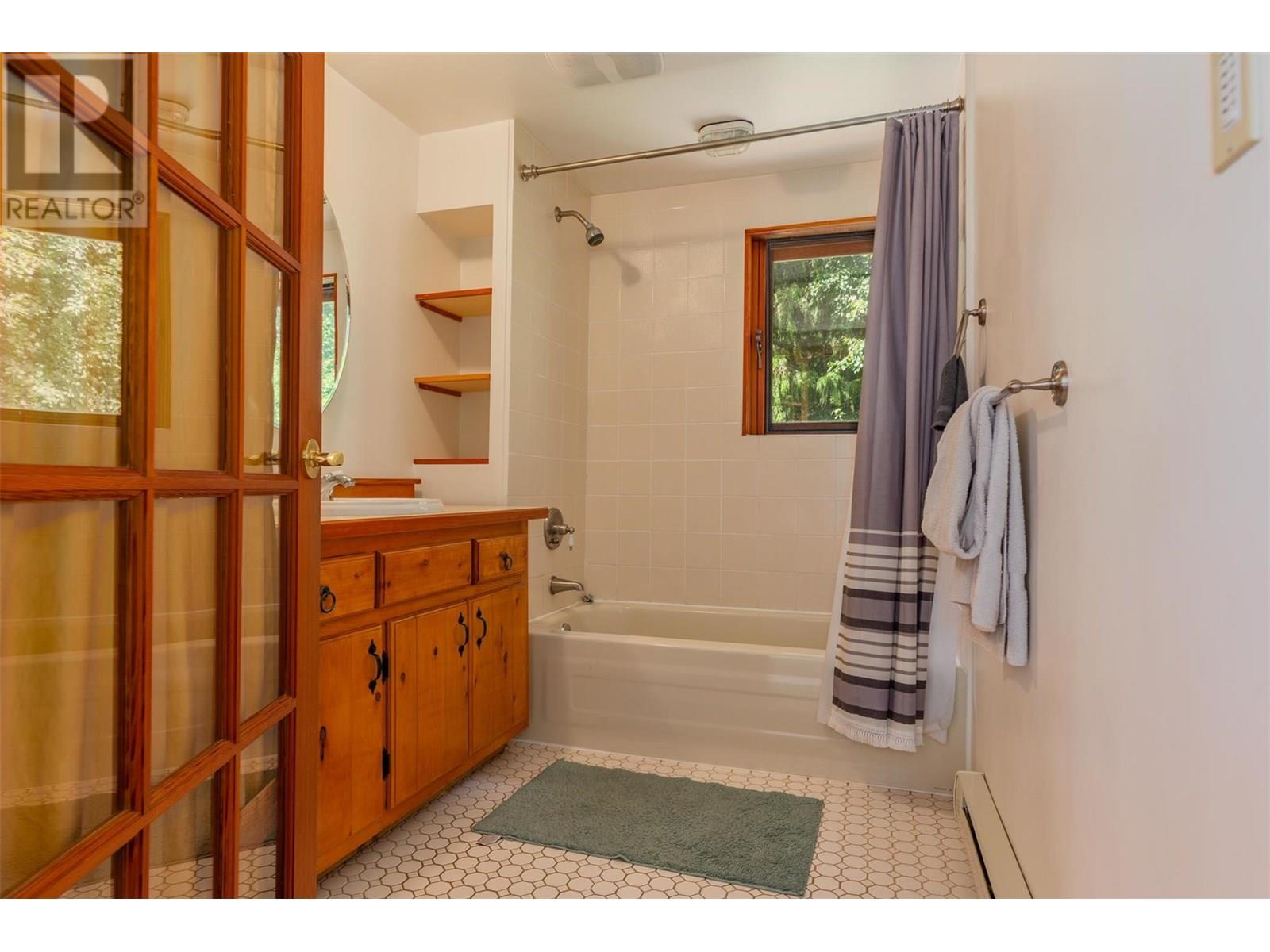 1116 C Avenue, Kaslo