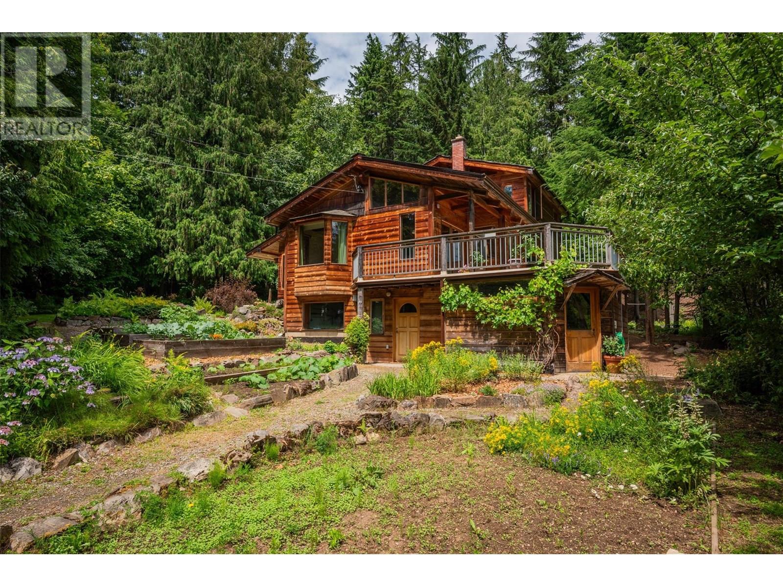 1116 C Avenue, Kaslo