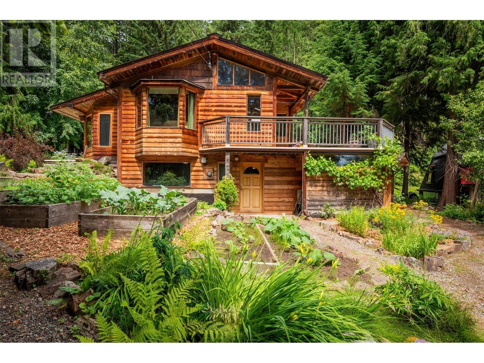 1116 C Avenue, Kaslo