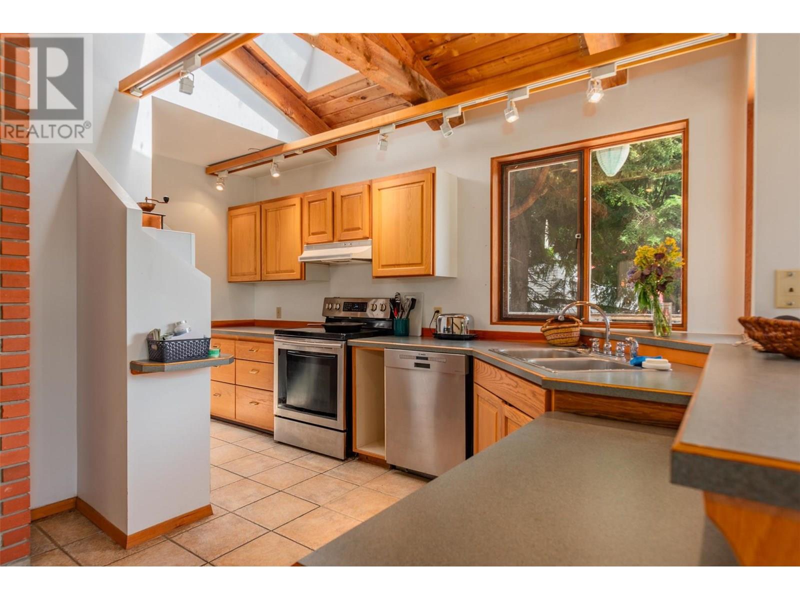 1116 C Avenue, Kaslo