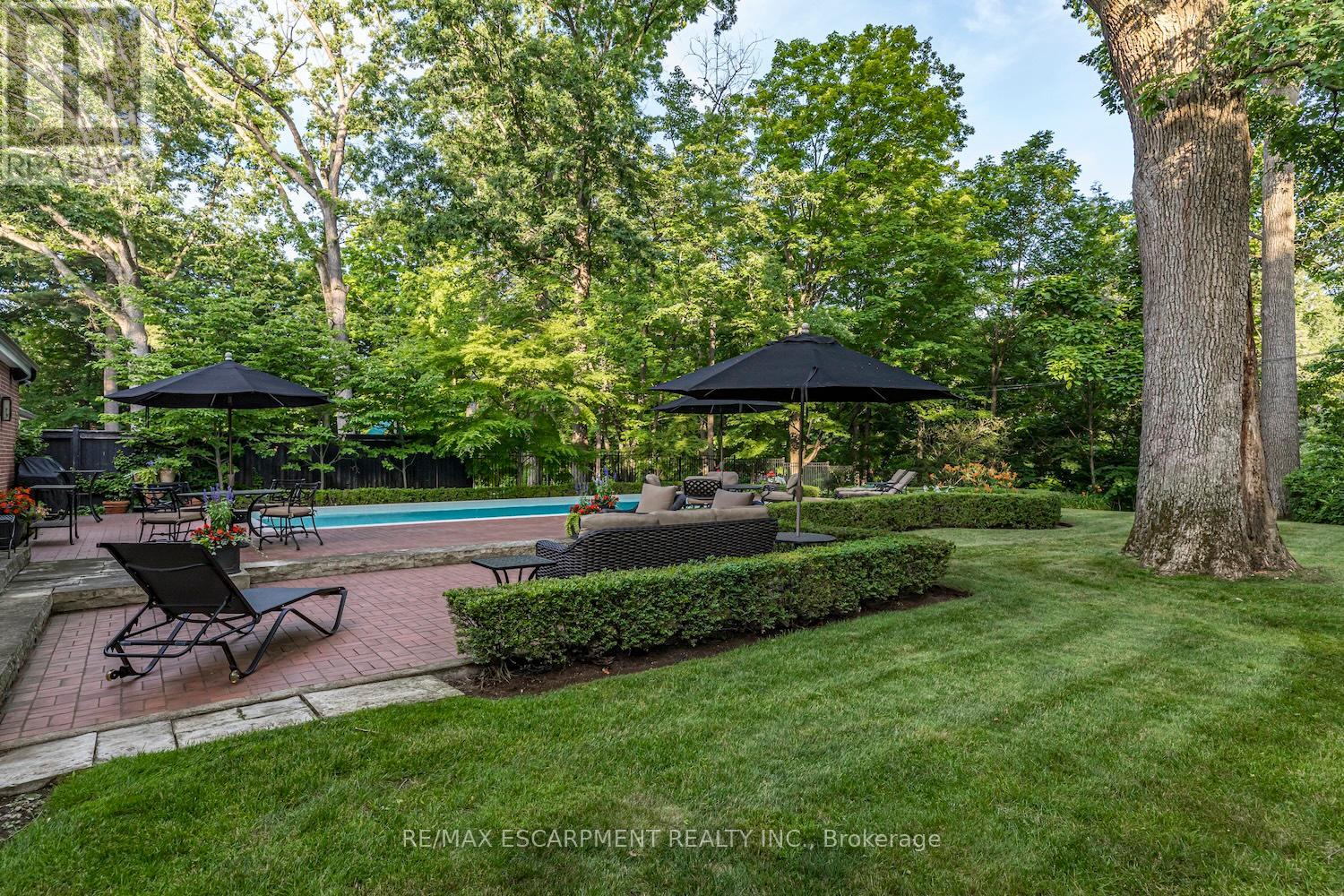 Photo 8 of 5 Mayfair Place, Hamilton ON