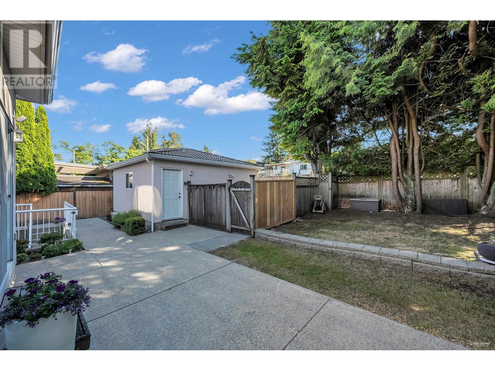 Photo 17 of 4288 Gilpin Crescent, Burnaby BC