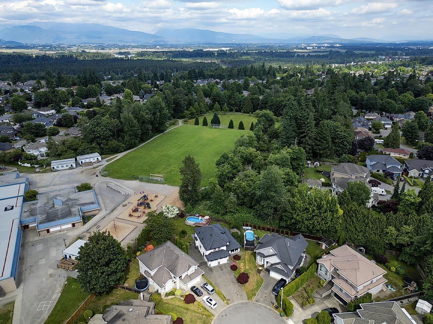 Photo 3 of 16441 Glenside Court, Surrey BC