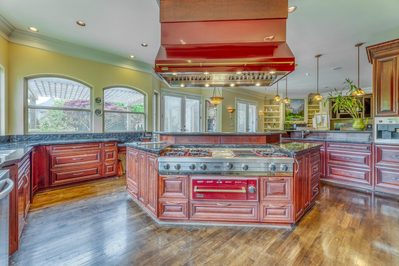 Photo 4 of 2313 Chantrell Park Drive, Surrey BC