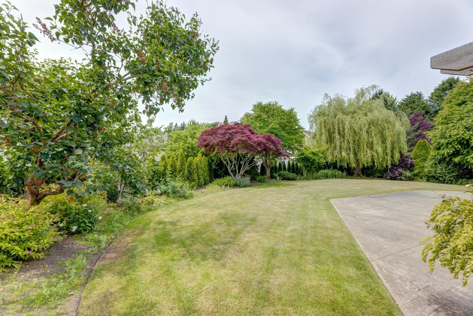 Photo 10 of 2313 Chantrell Park Drive, Surrey BC