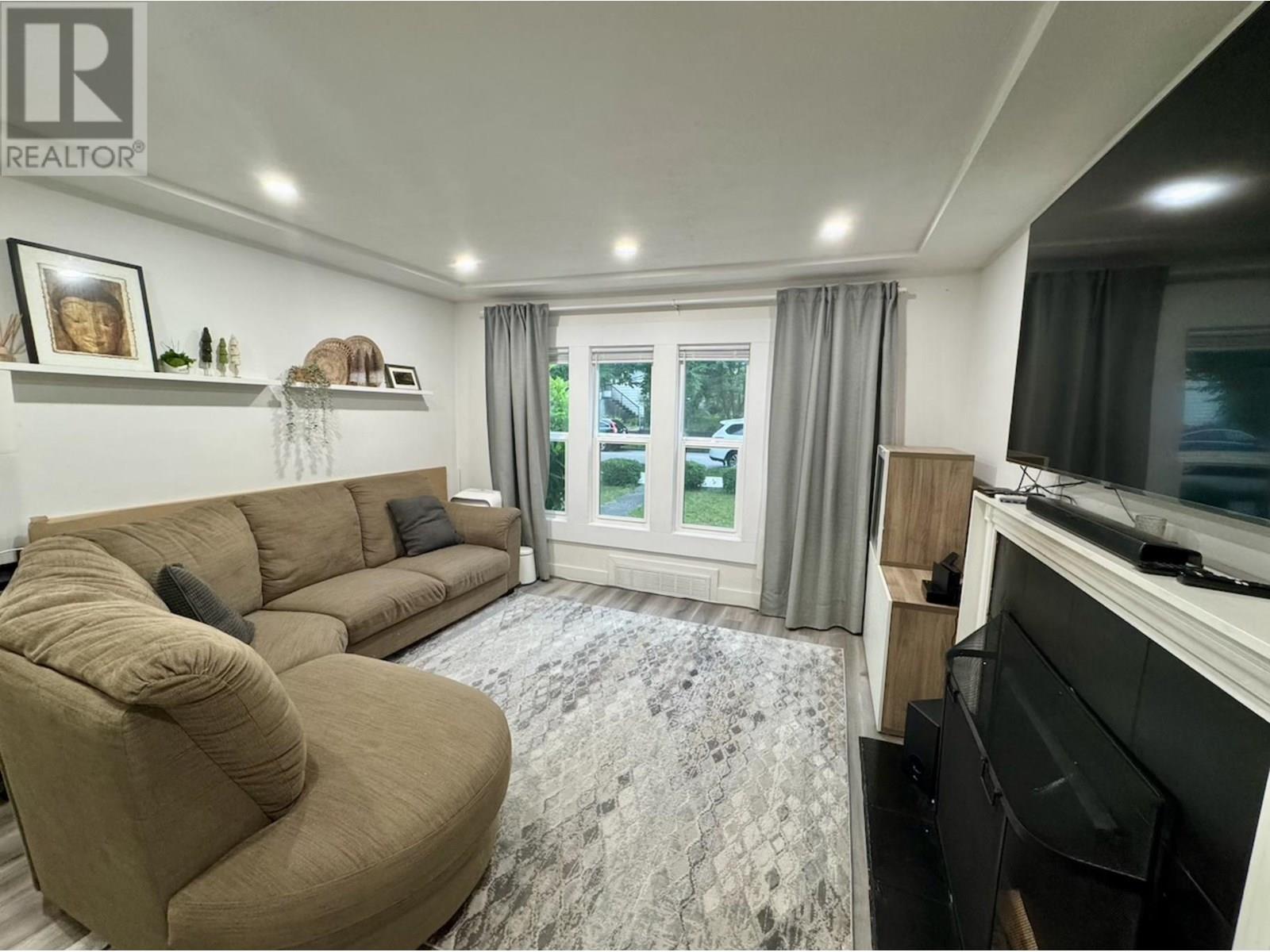 Photo 9 of 418 Fader Street, New Westminster BC