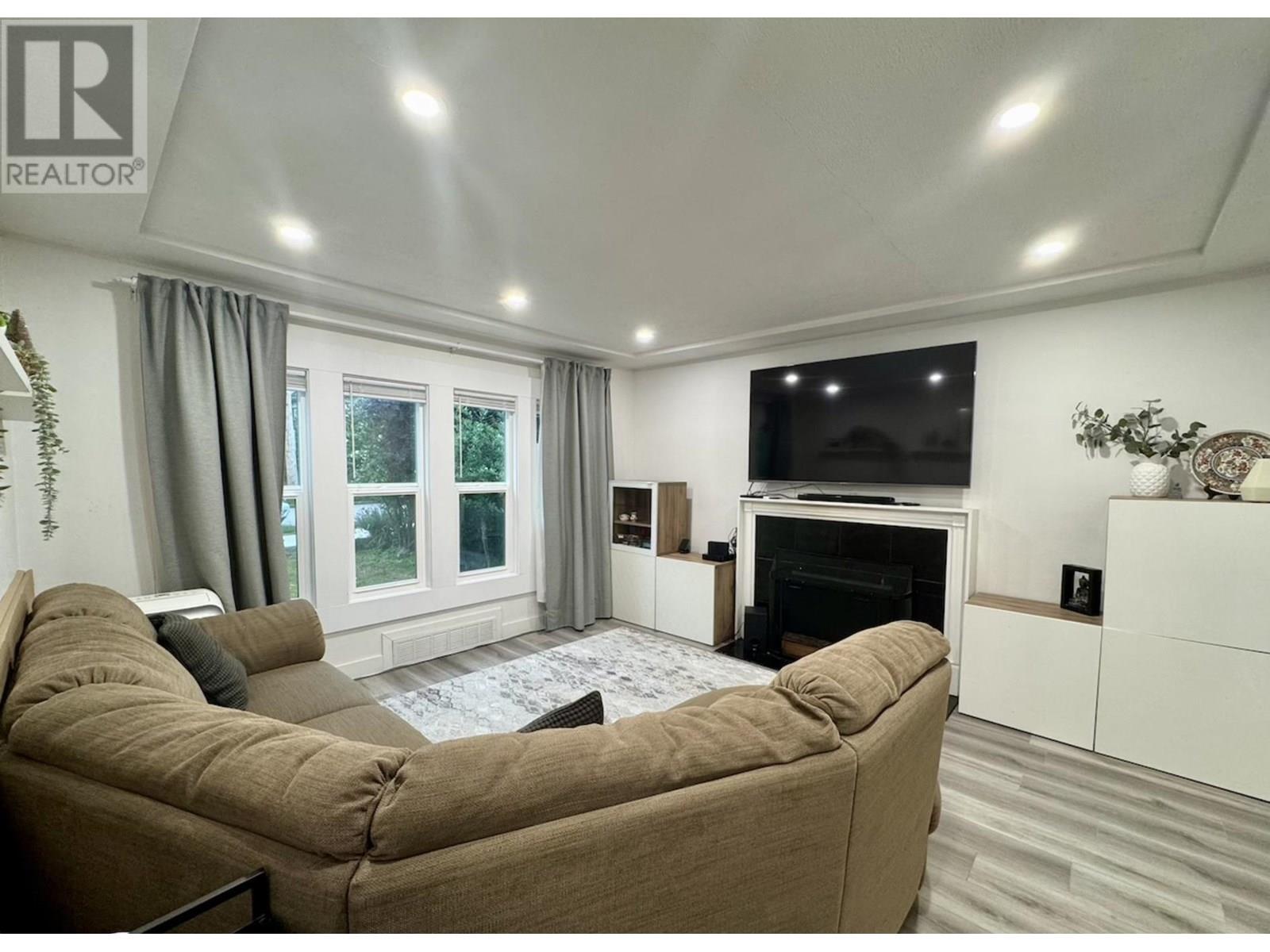 Photo 10 of 418 Fader Street, New Westminster BC