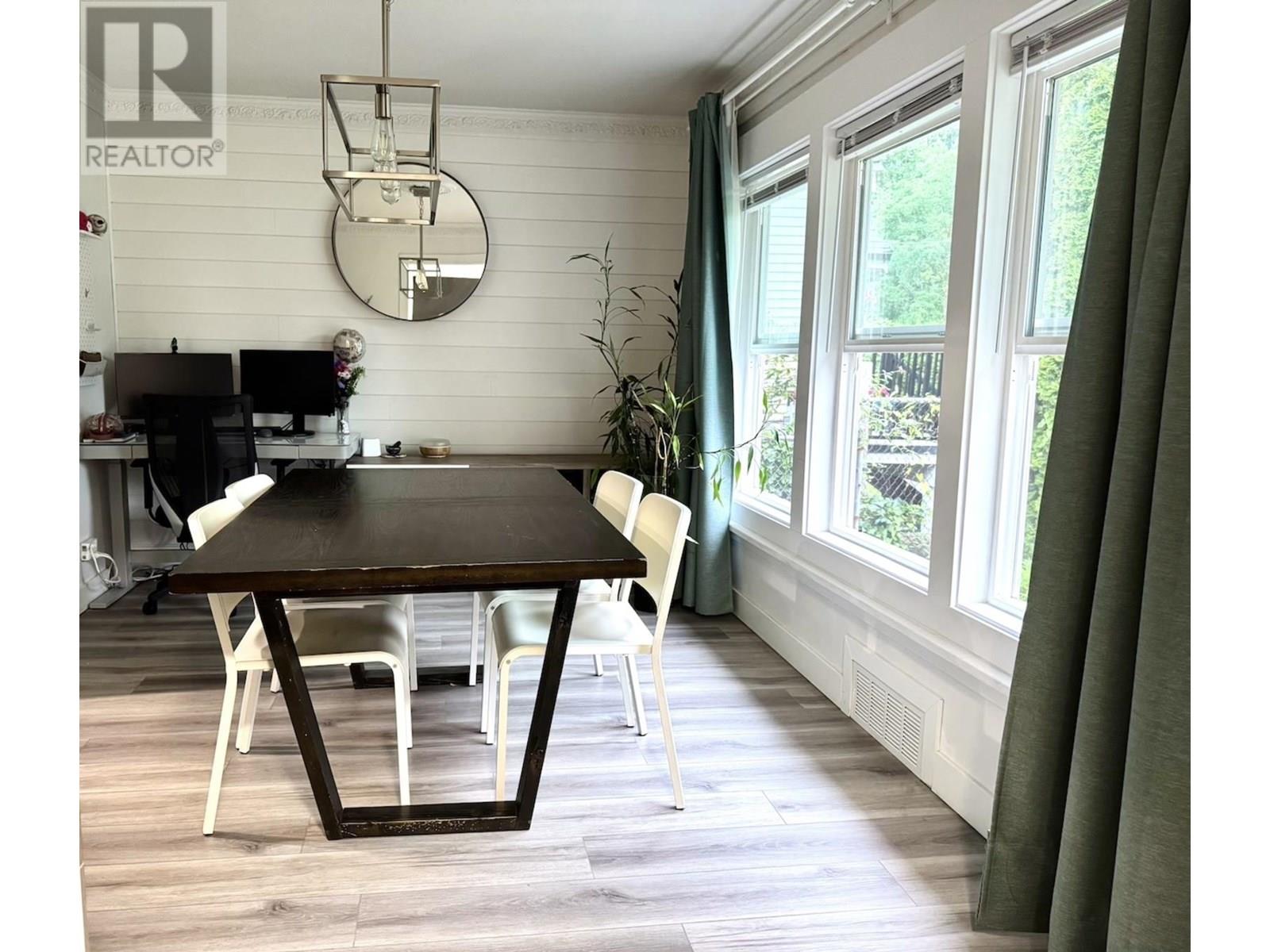 Photo 3 of 418 Fader Street, New Westminster BC