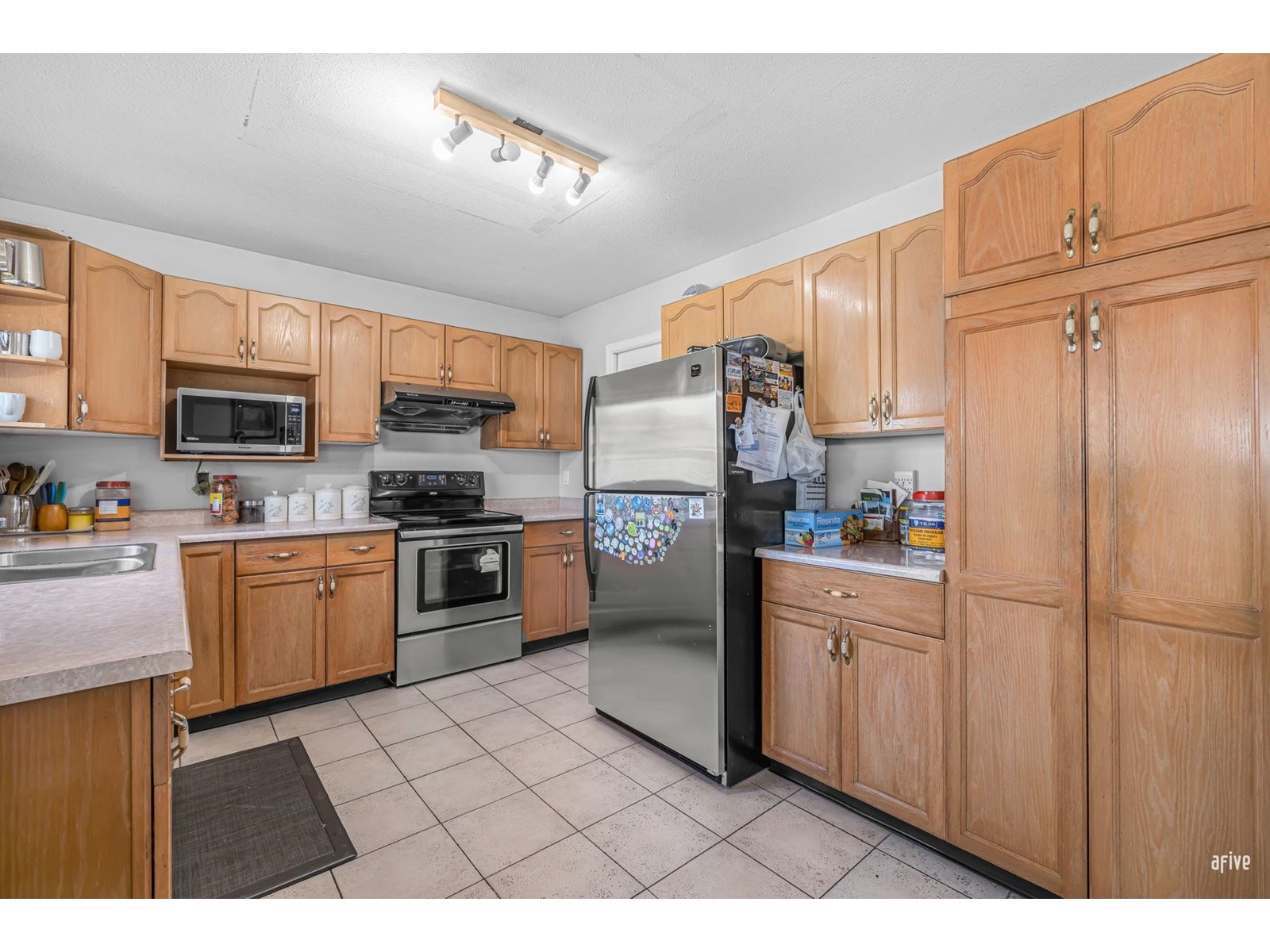 Photo 5 of 14373 66 Avenue, Surrey BC
