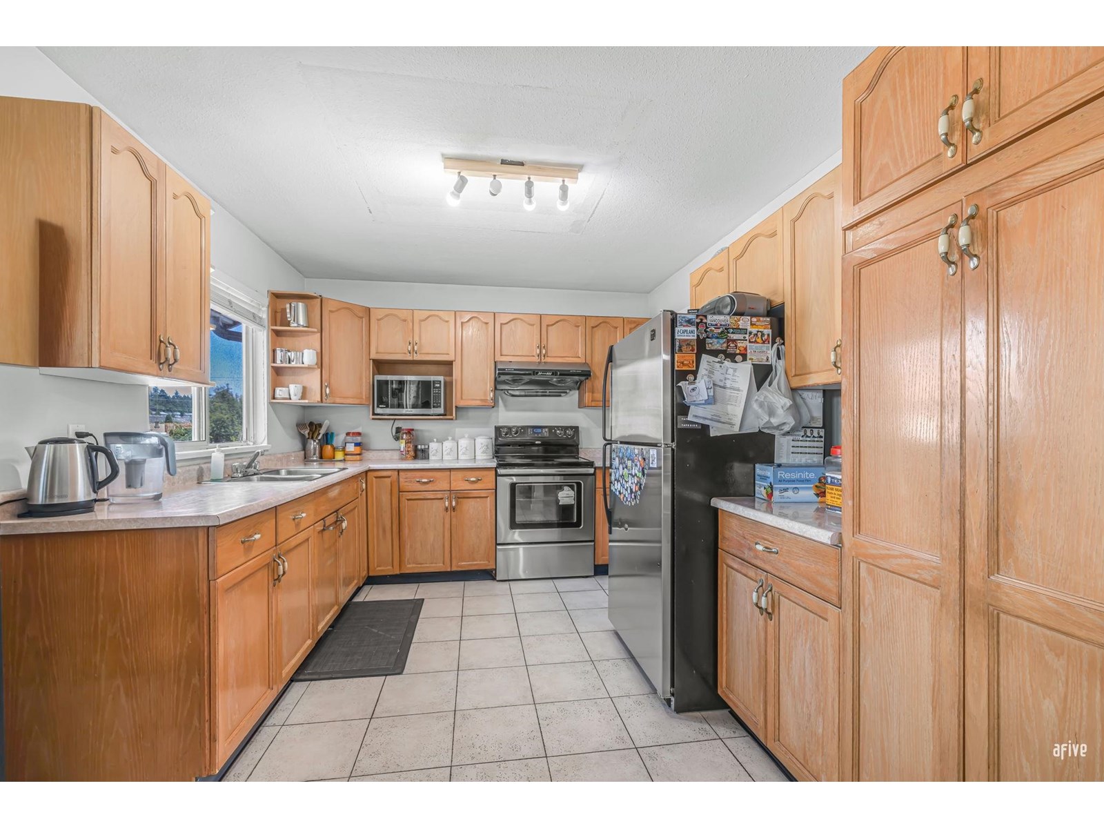 Photo 7 of 14373 66 Avenue, Surrey BC