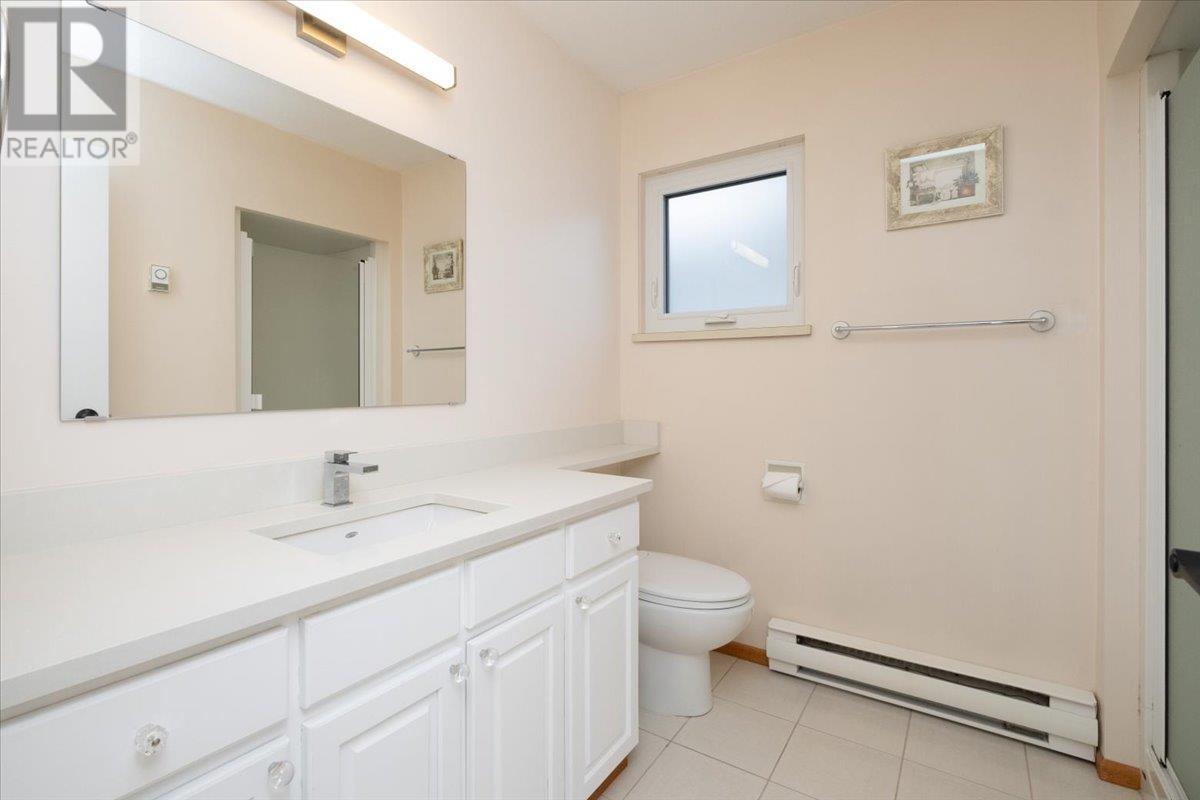 Photo 16 of 7101 Curtis Street, Burnaby BC