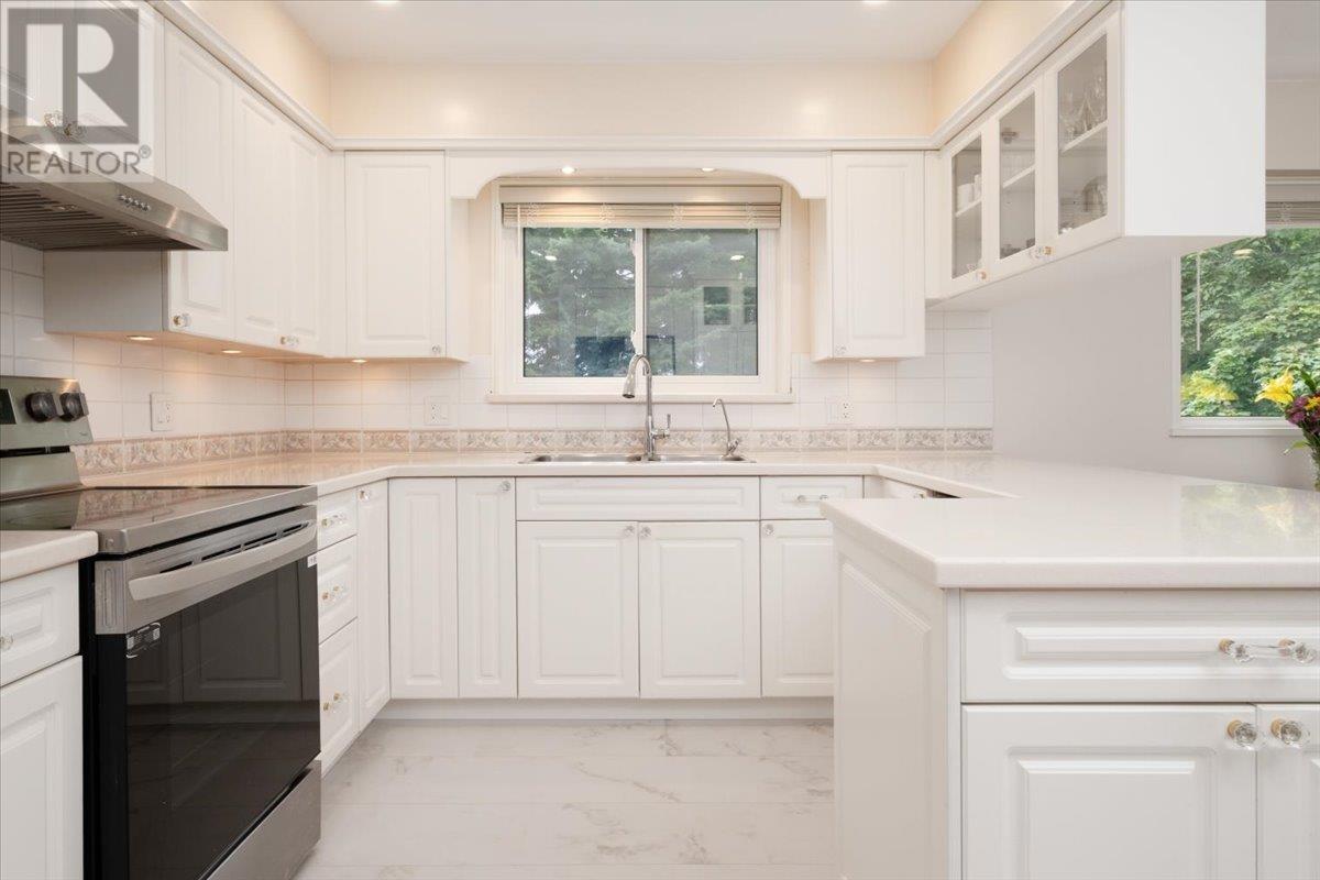 Photo 7 of 7101 Curtis Street, Burnaby BC
