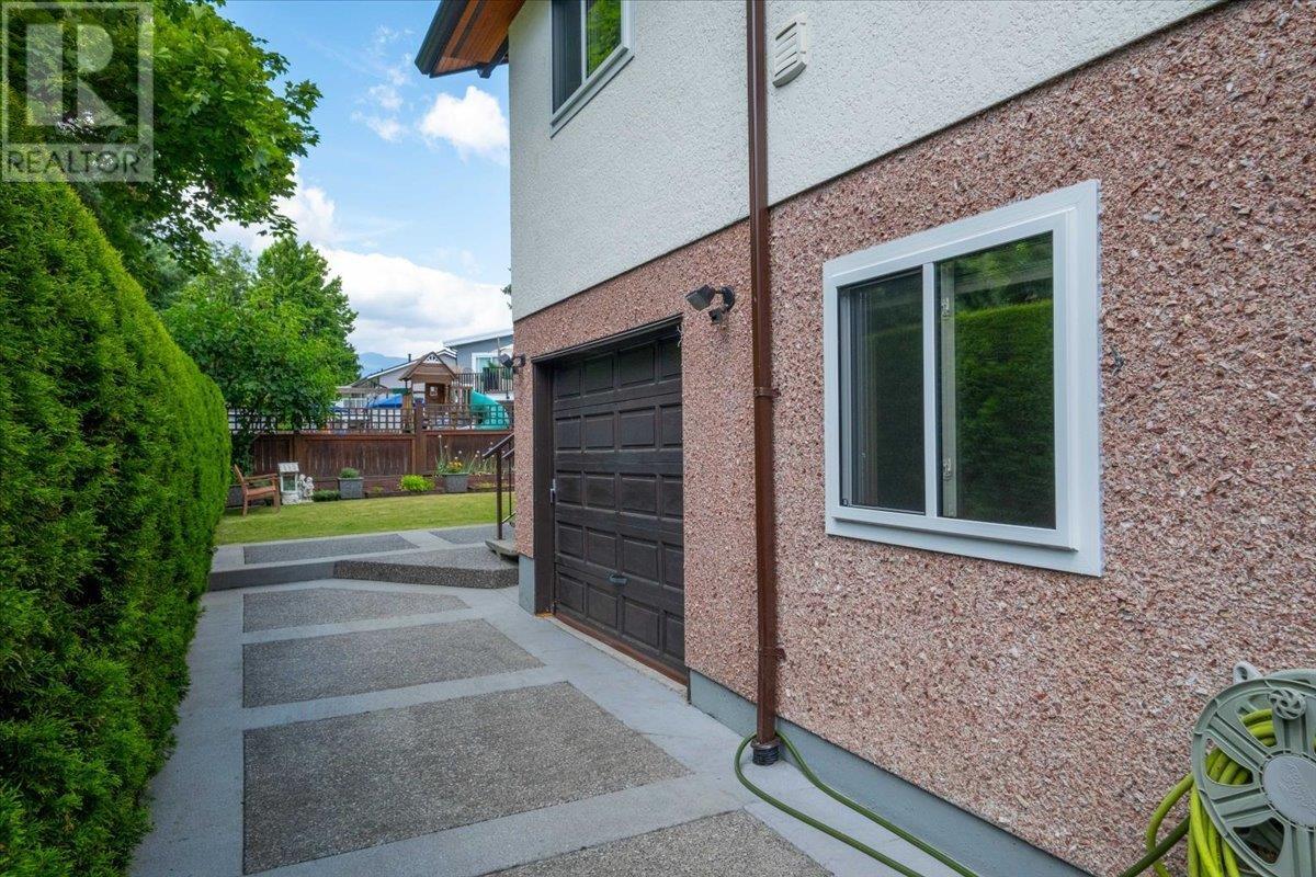 Photo 33 of 7101 Curtis Street, Burnaby BC