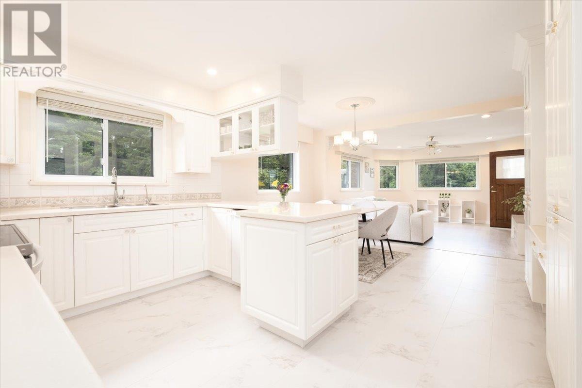 Photo 6 of 7101 Curtis Street, Burnaby BC