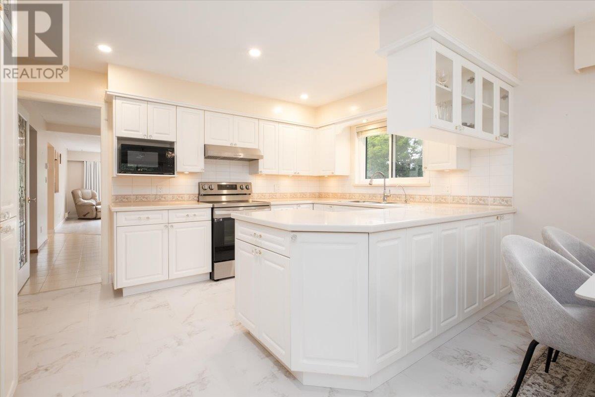 Photo 8 of 7101 Curtis Street, Burnaby BC