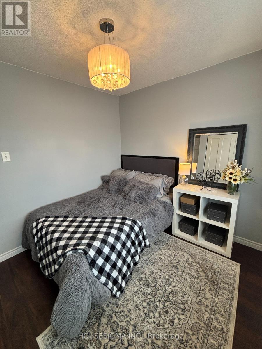 Photo 25 of 54 Weymouth Road, Barrie ON