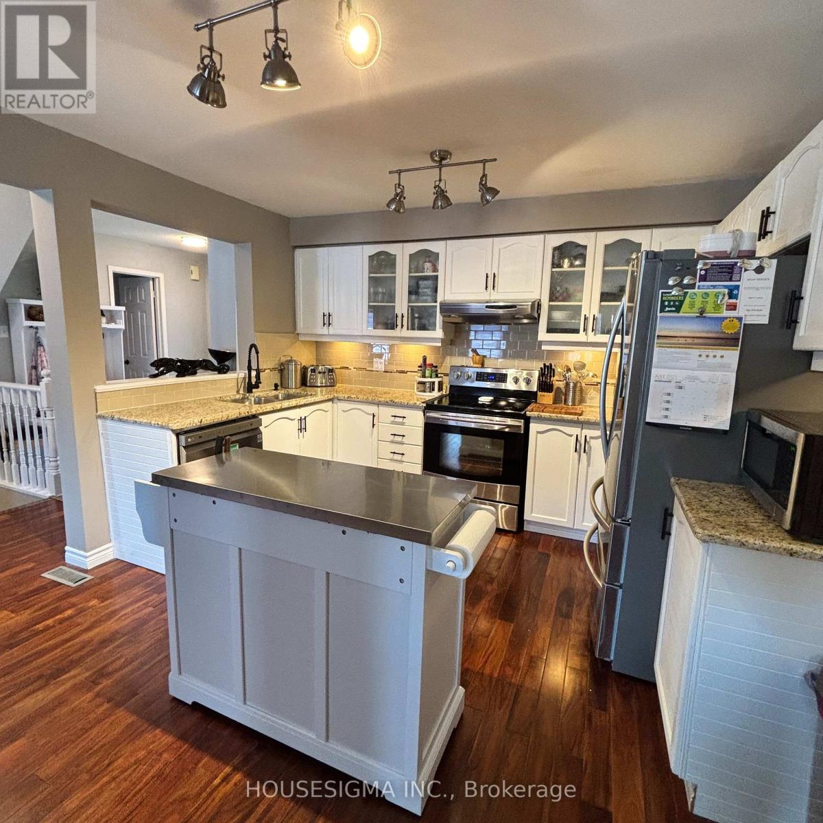 Photo 6 of 54 Weymouth Road, Barrie ON