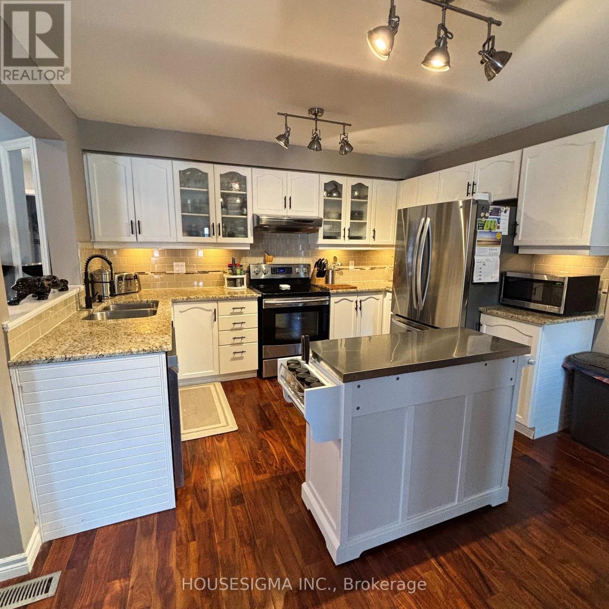 Photo 5 of 54 Weymouth Road, Barrie ON