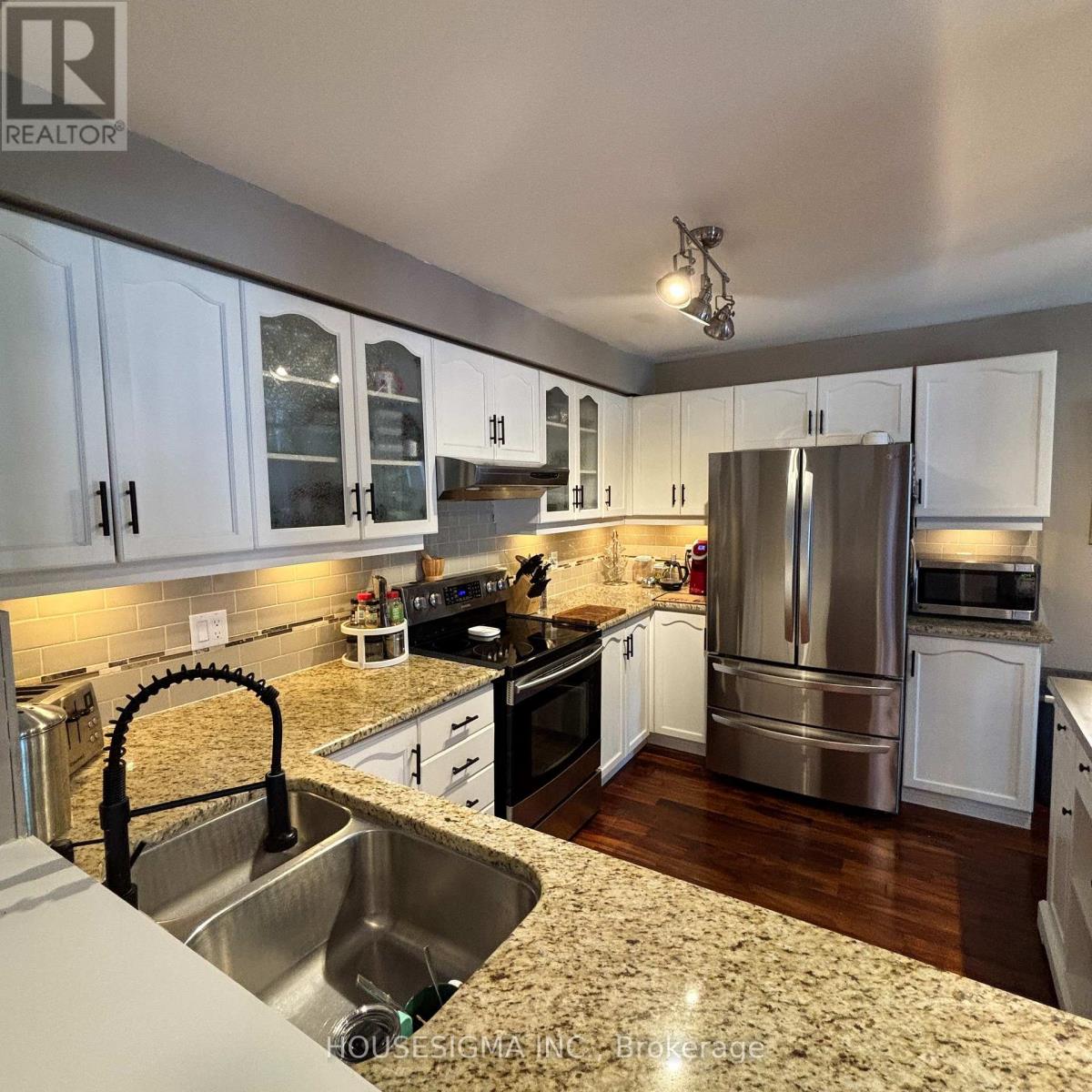 Photo 4 of 54 Weymouth Road, Barrie ON