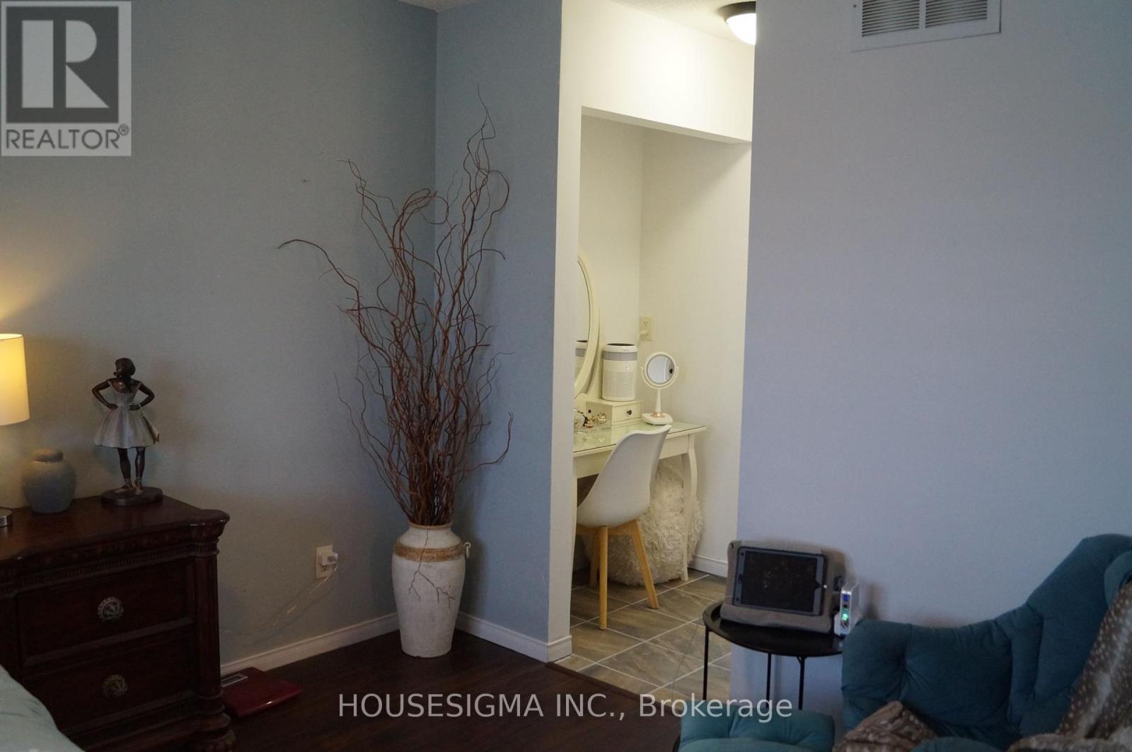 Photo 20 of 54 Weymouth Road, Barrie ON