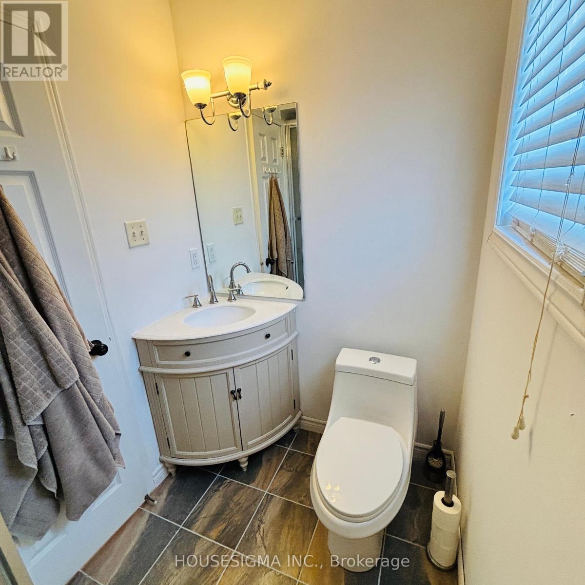Photo 21 of 54 Weymouth Road, Barrie ON