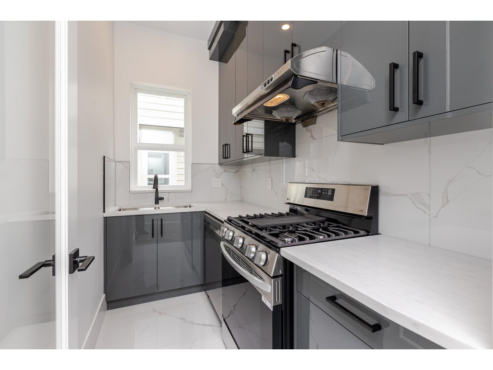 Photo 12 of 11729 85 A Avenue, Delta BC
