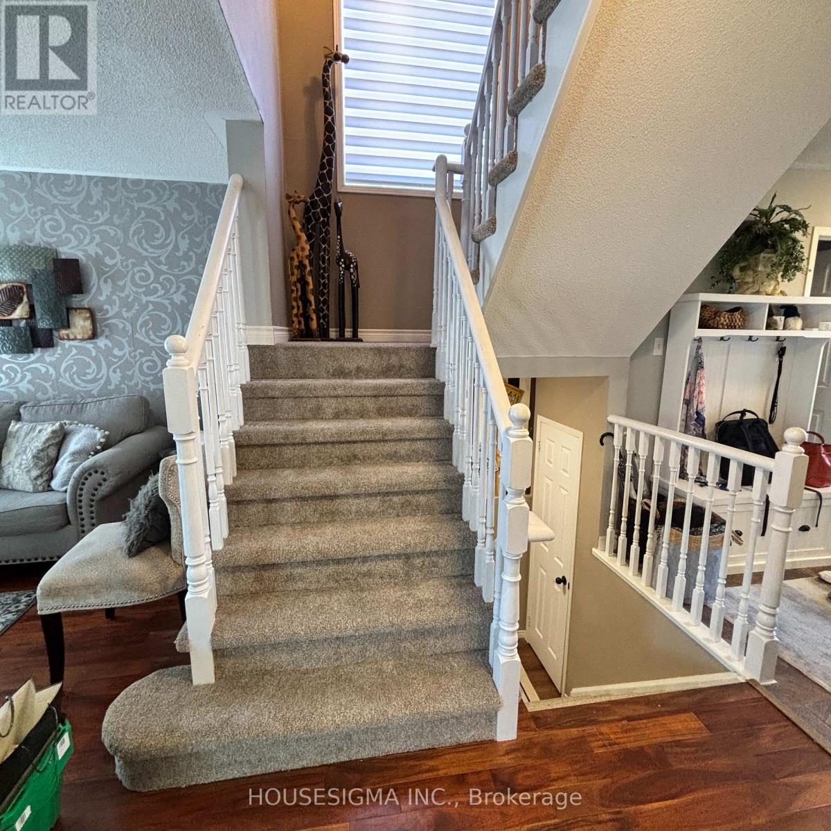 Photo 14 of 54 Weymouth Road, Barrie ON