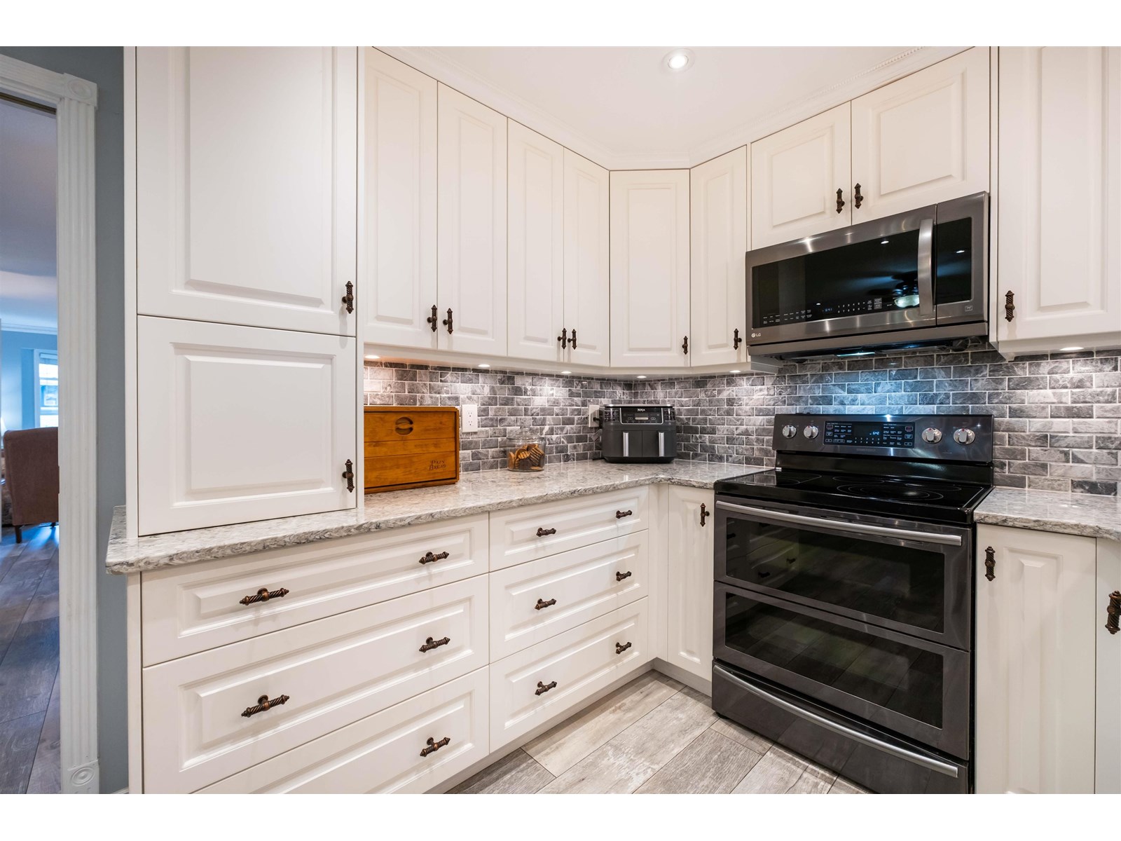 Photo 2 of 33232 Keats Court, Abbotsford BC
