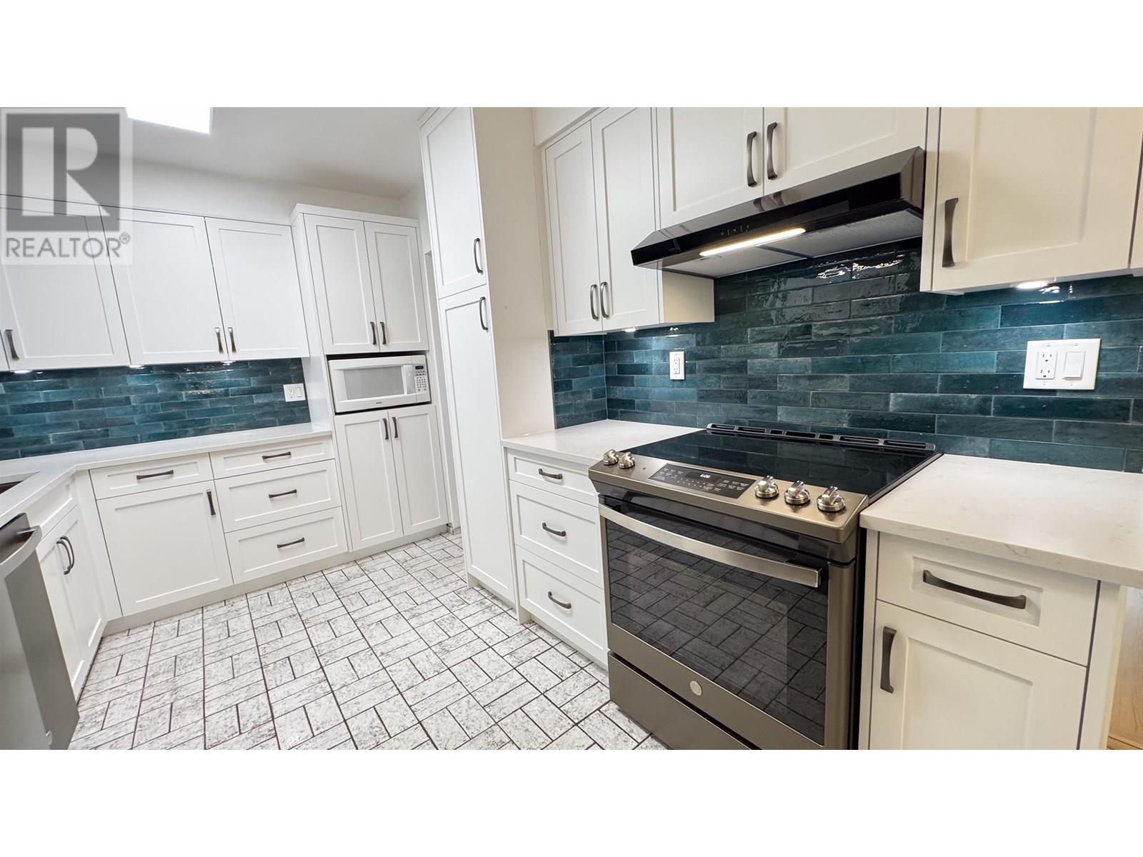 Photo 19 of 646 Claremont Street, Coquitlam BC