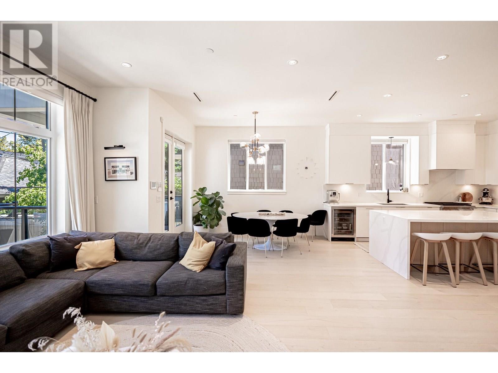 Photo 4 of 3123 W 16th Avenue, Vancouver BC