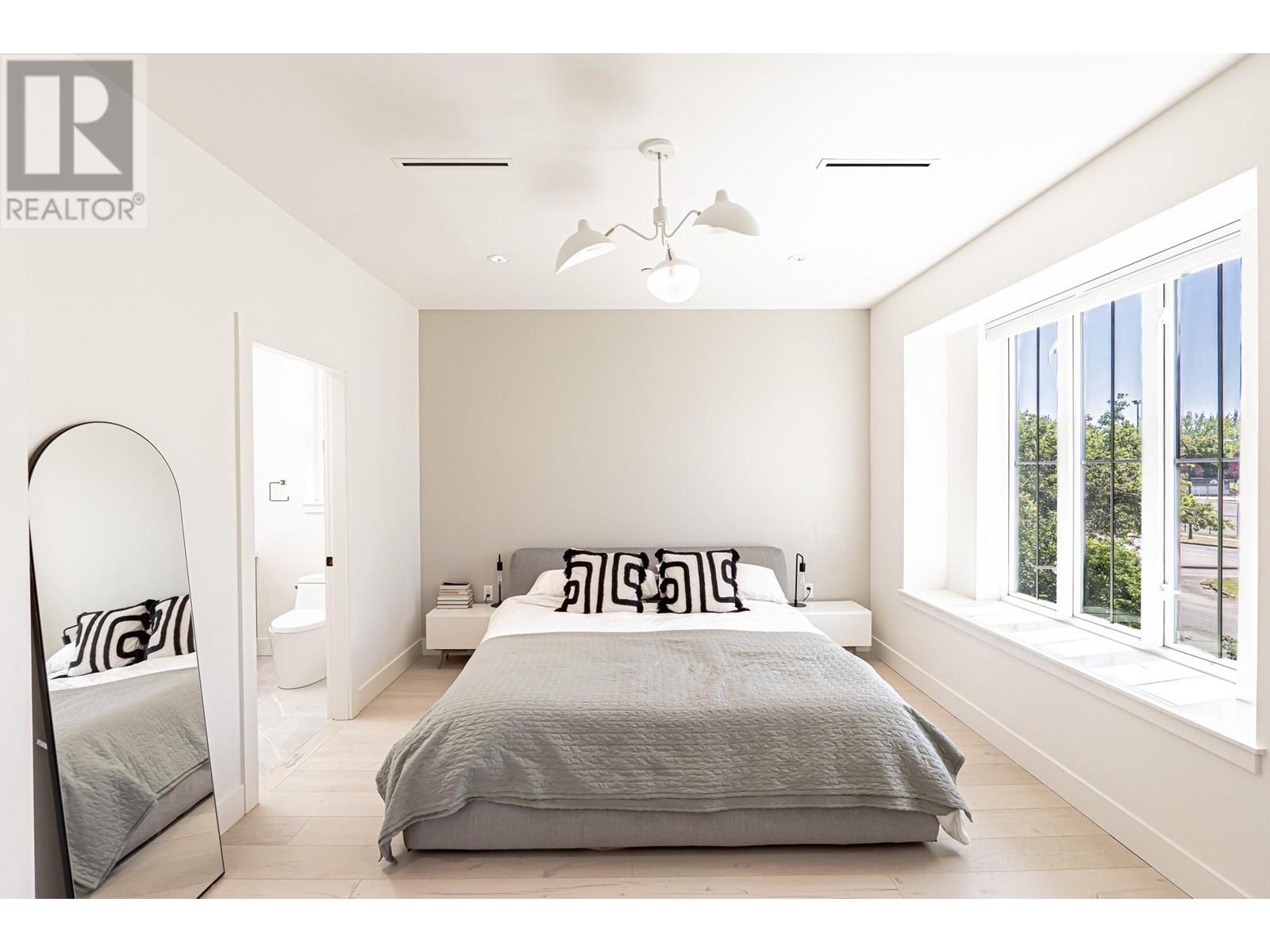 Photo 2 of 3123 W 16th Avenue, Vancouver BC