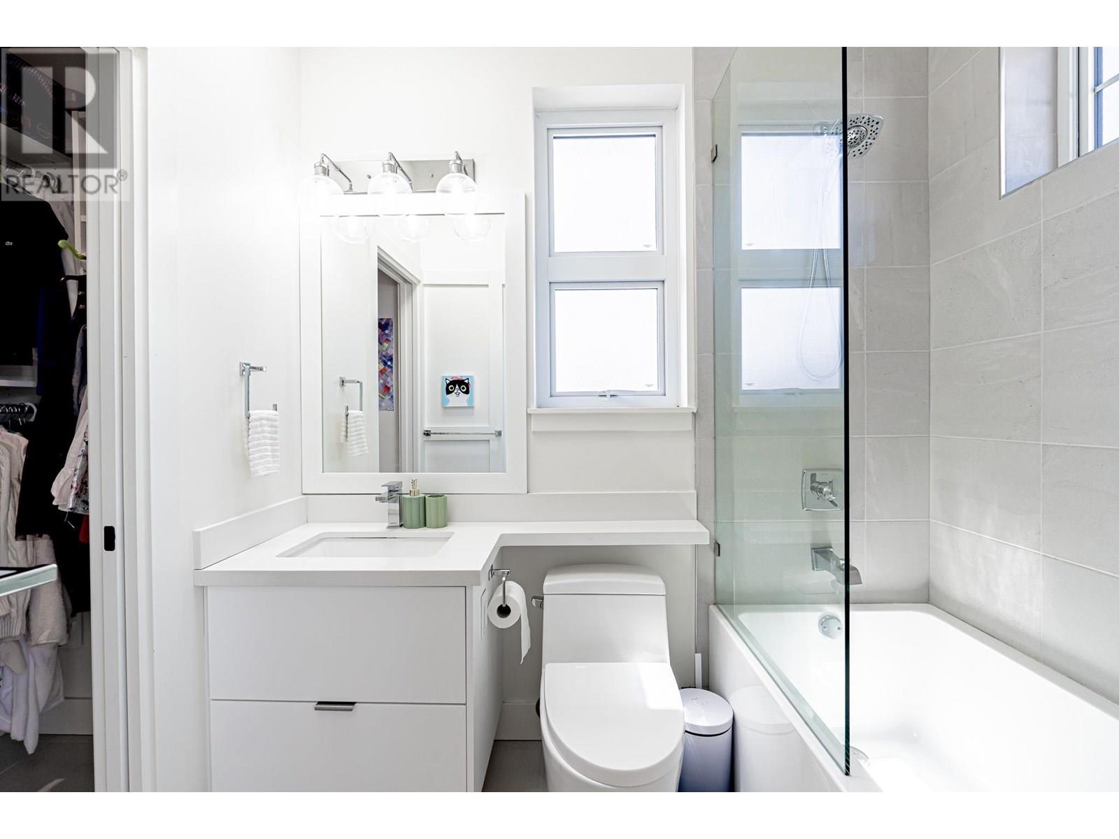 Photo 23 of 3123 W 16th Avenue, Vancouver BC
