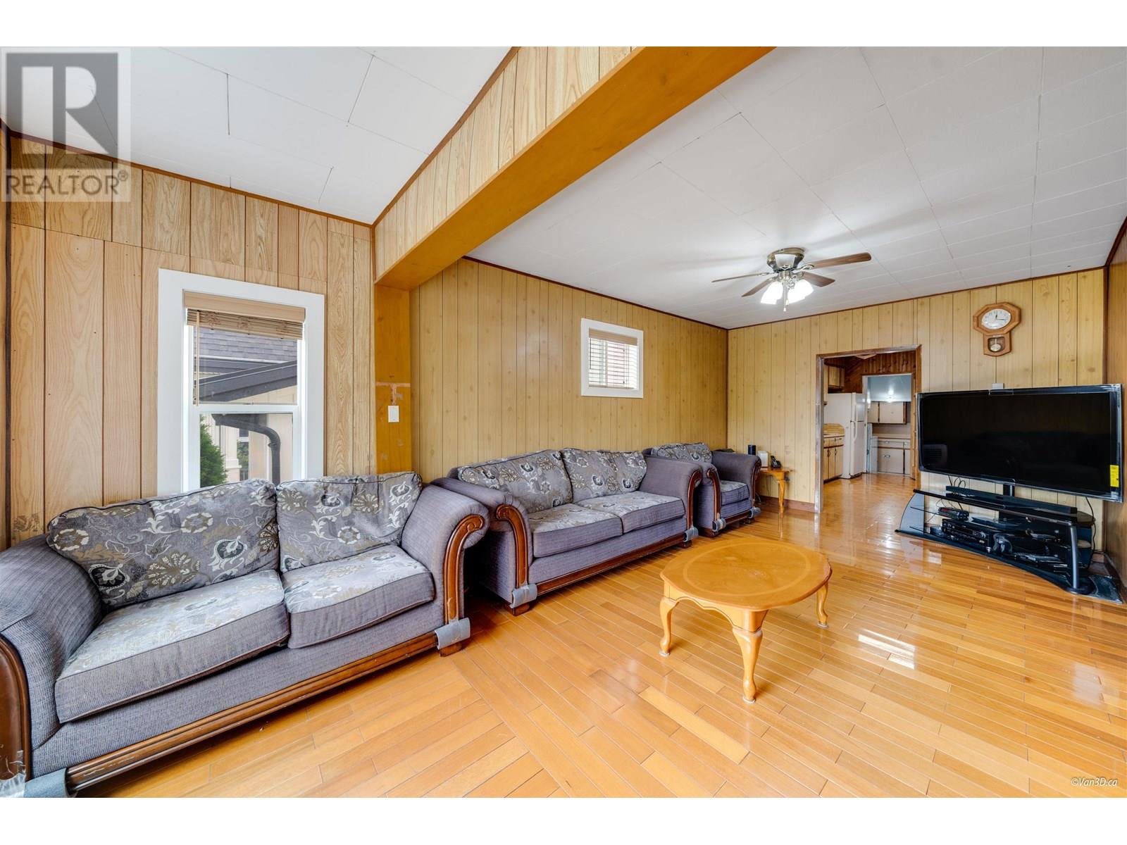 Photo 3 of 811 B Dublin Street, New Westminster BC