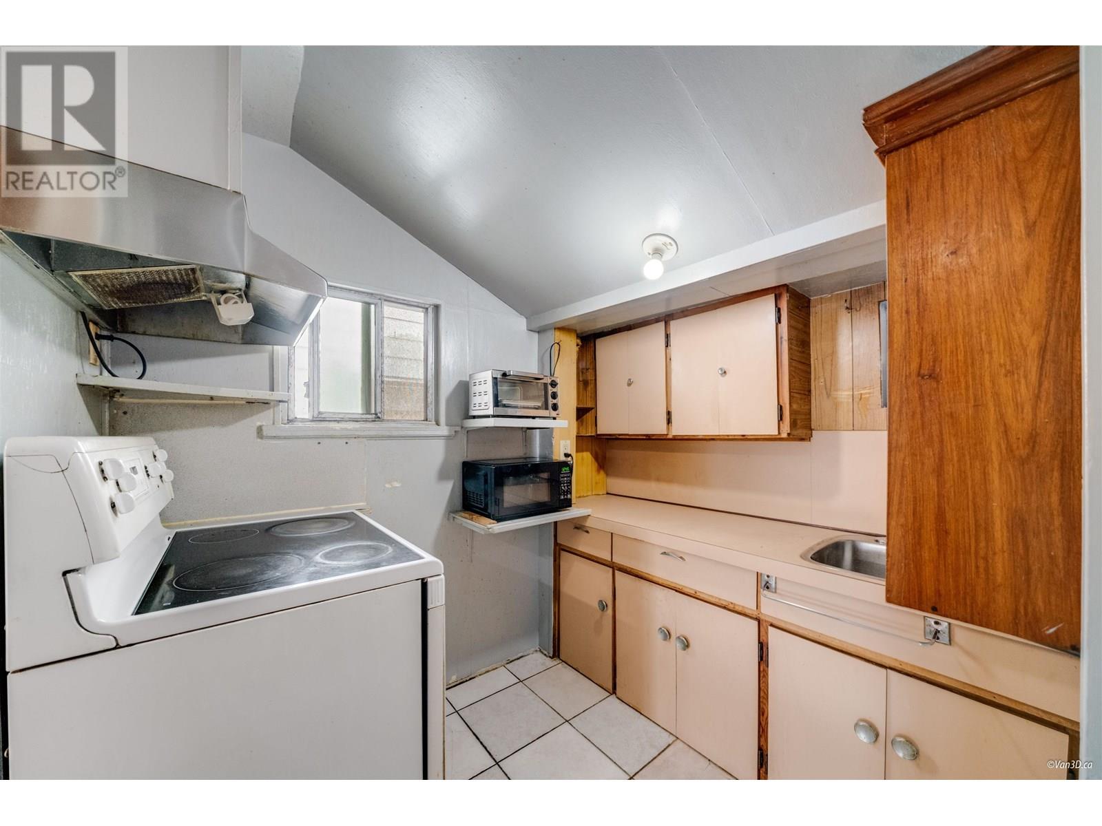 Photo 16 of 811 B Dublin Street, New Westminster BC